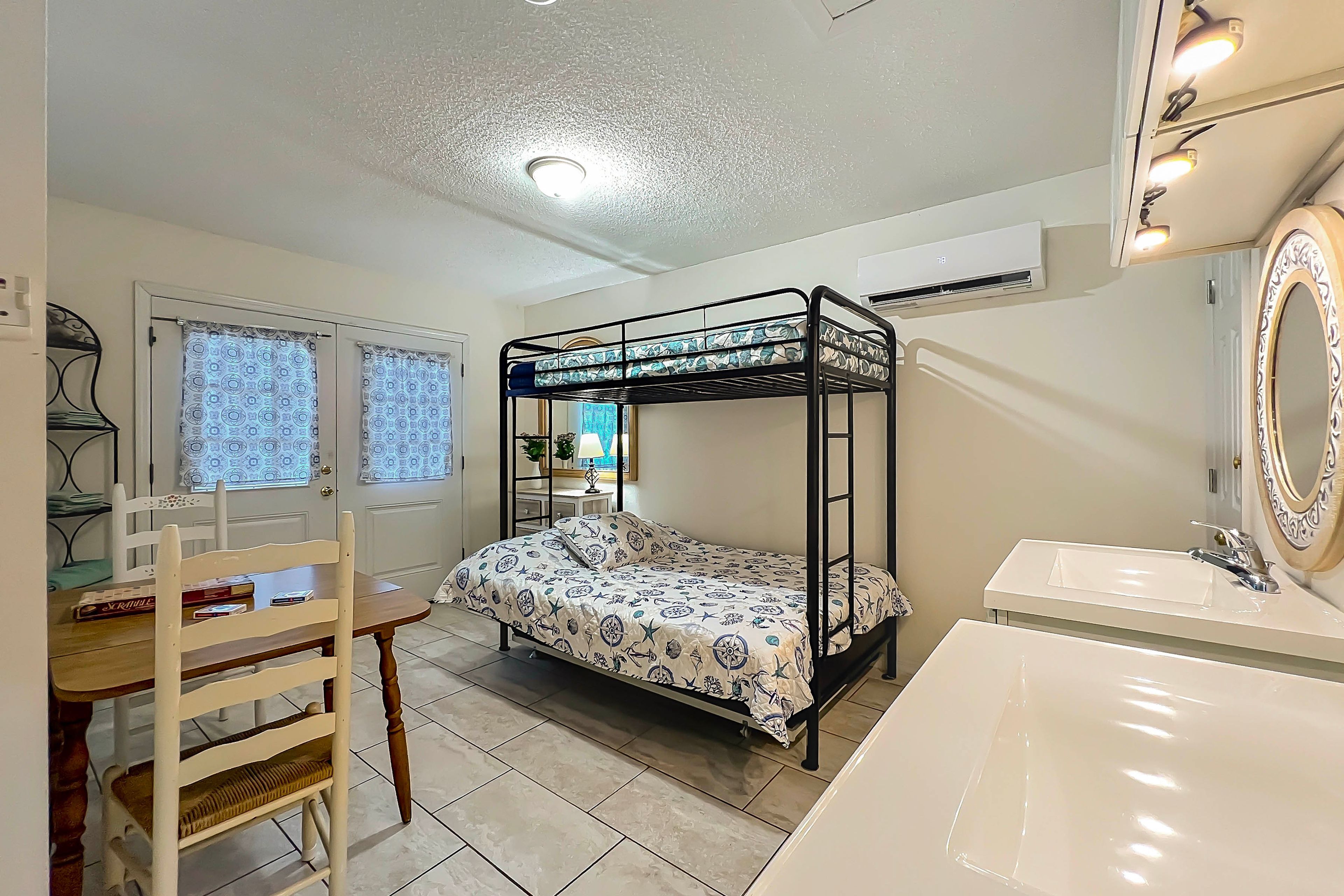 Bedroom 4 | Twin/Full Bunk Bed w/ Twin Trundle | Vanities w/ Sinks