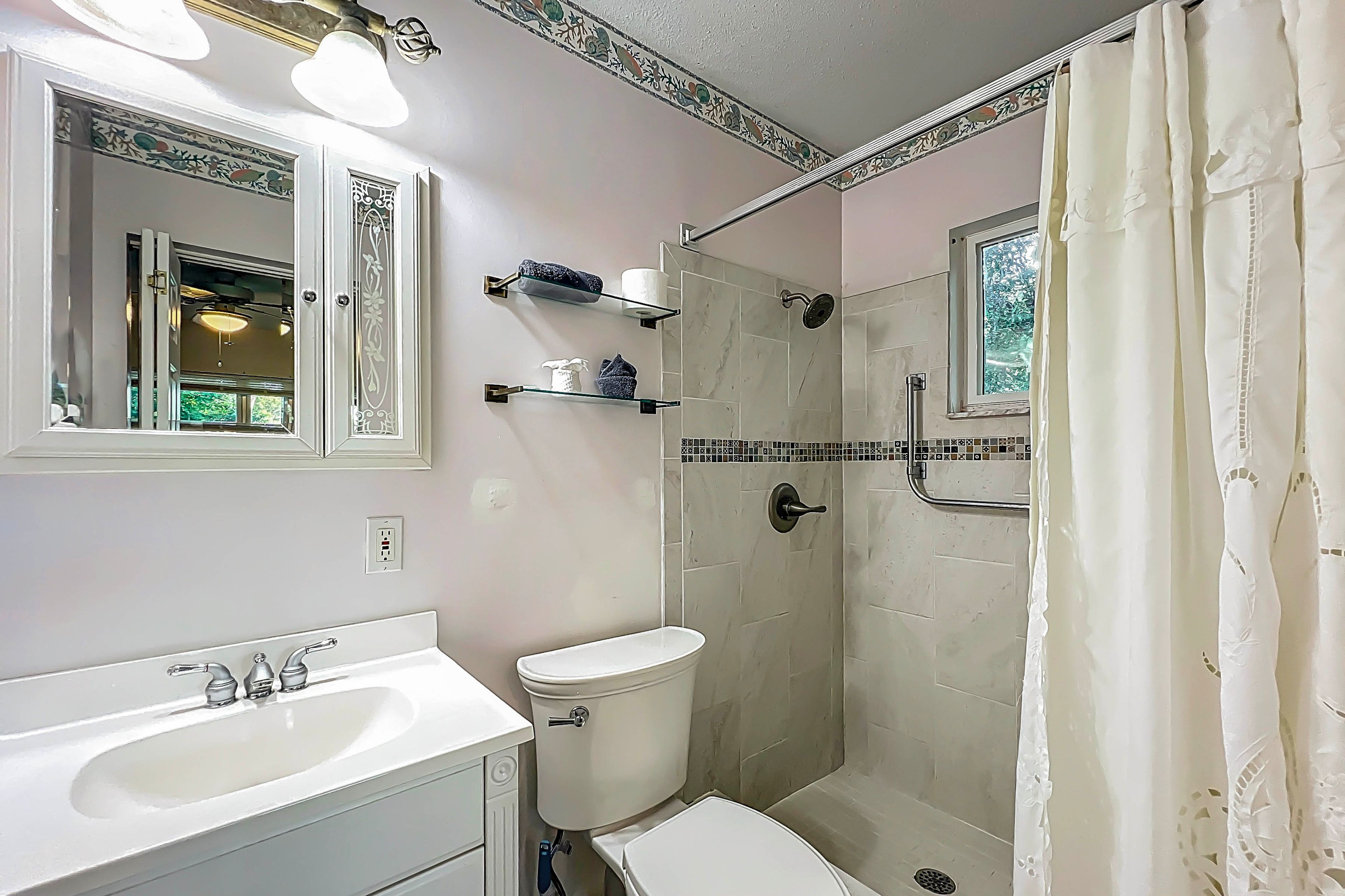 En-Suite Bathroom | Grab Rails in Shower
