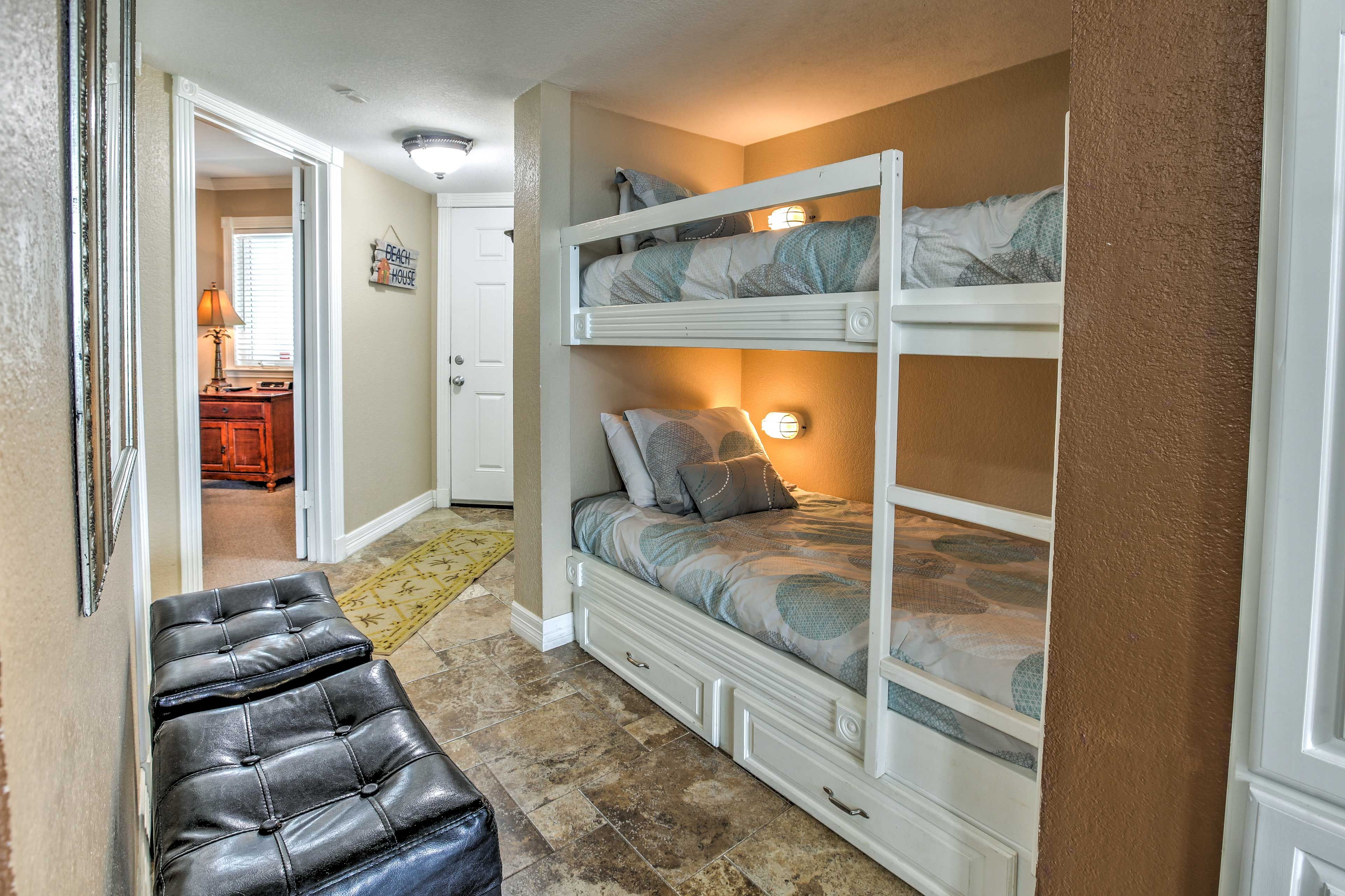 A twin bunk bed is provided for 2 additional guests that have been approved by the homeowner.