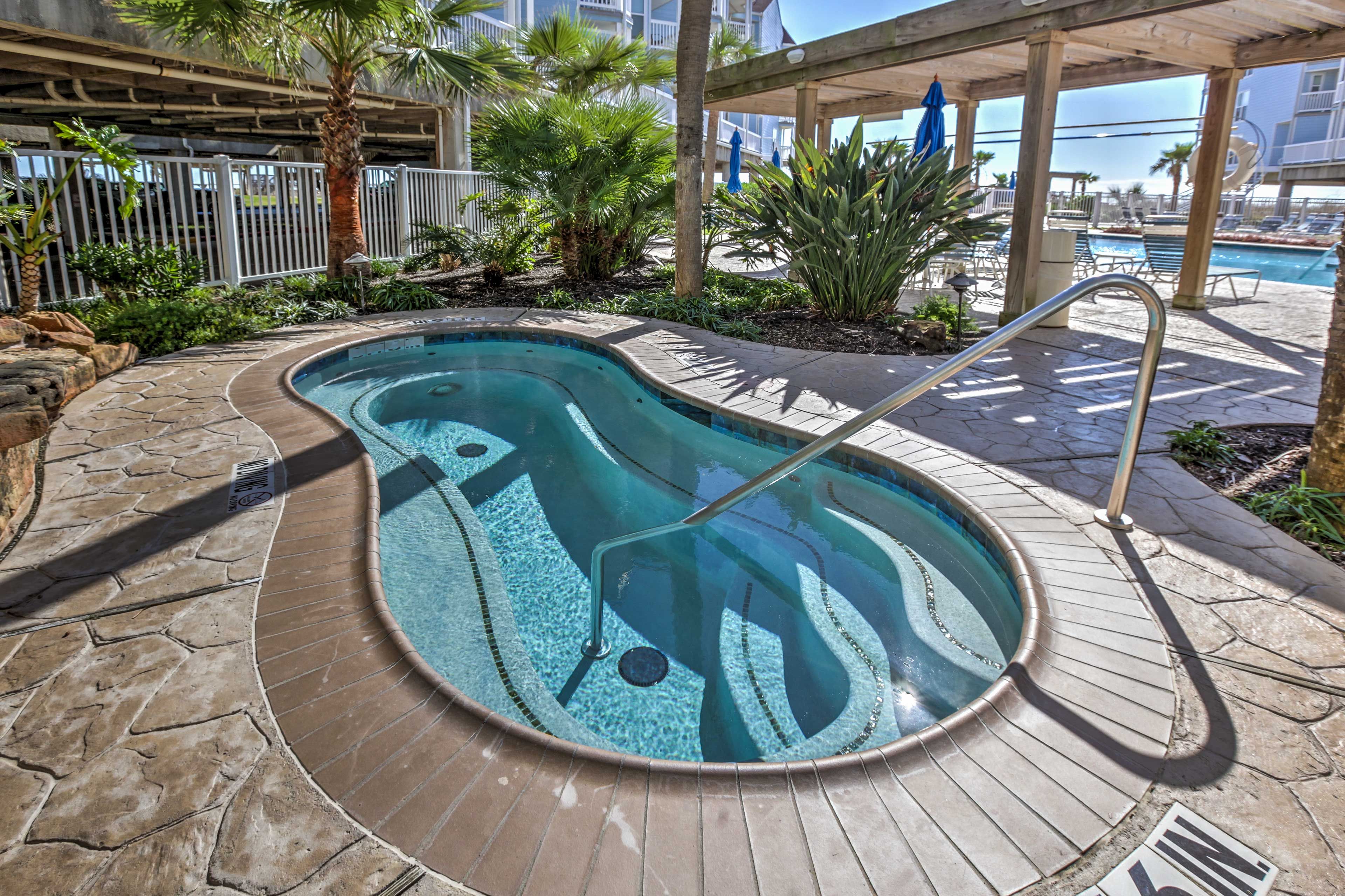 You and your travel companions will enjoy access to 2 community hot tubs.