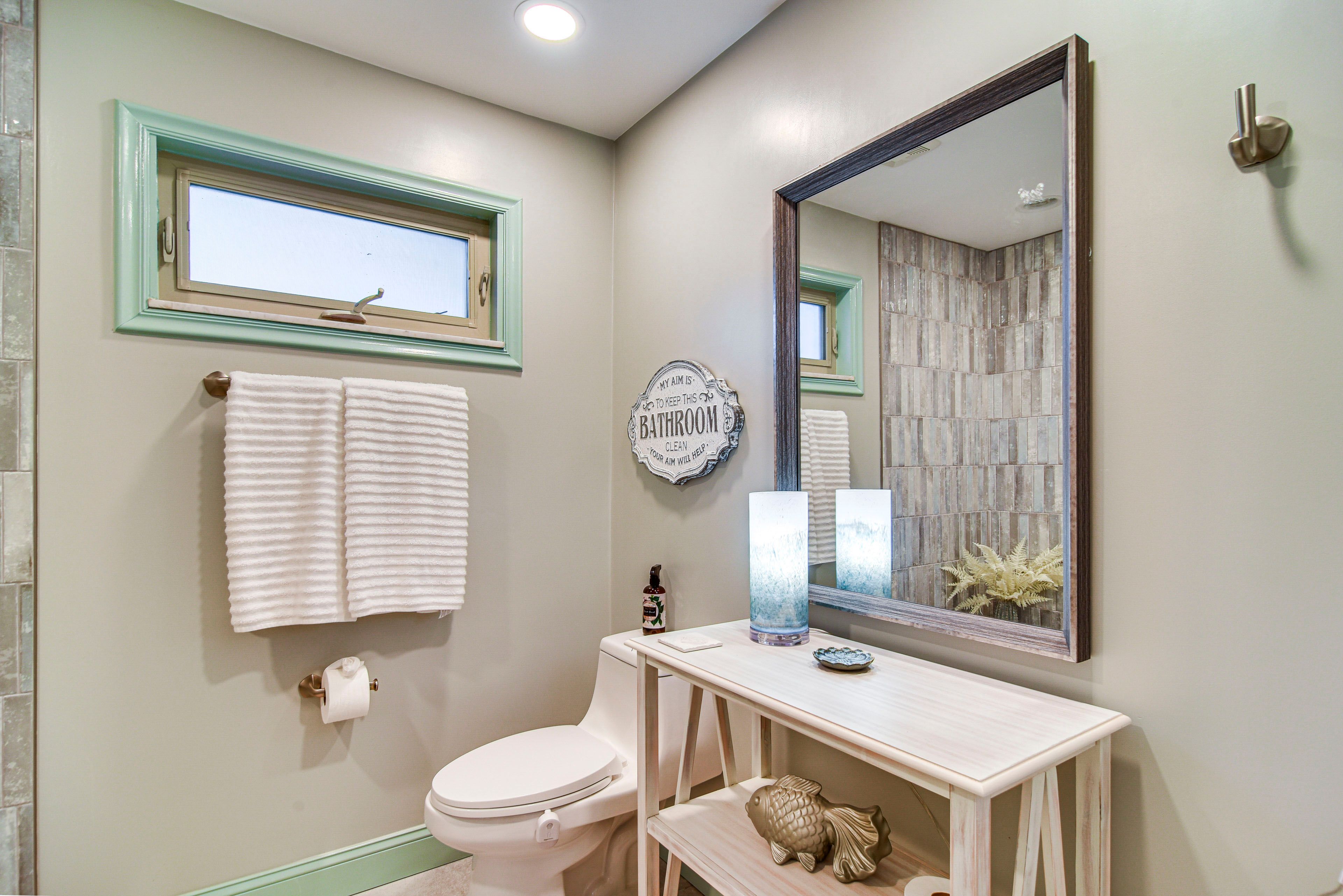 Full Bathroom | Wheelchair Accessible | Complimentary Toiletries