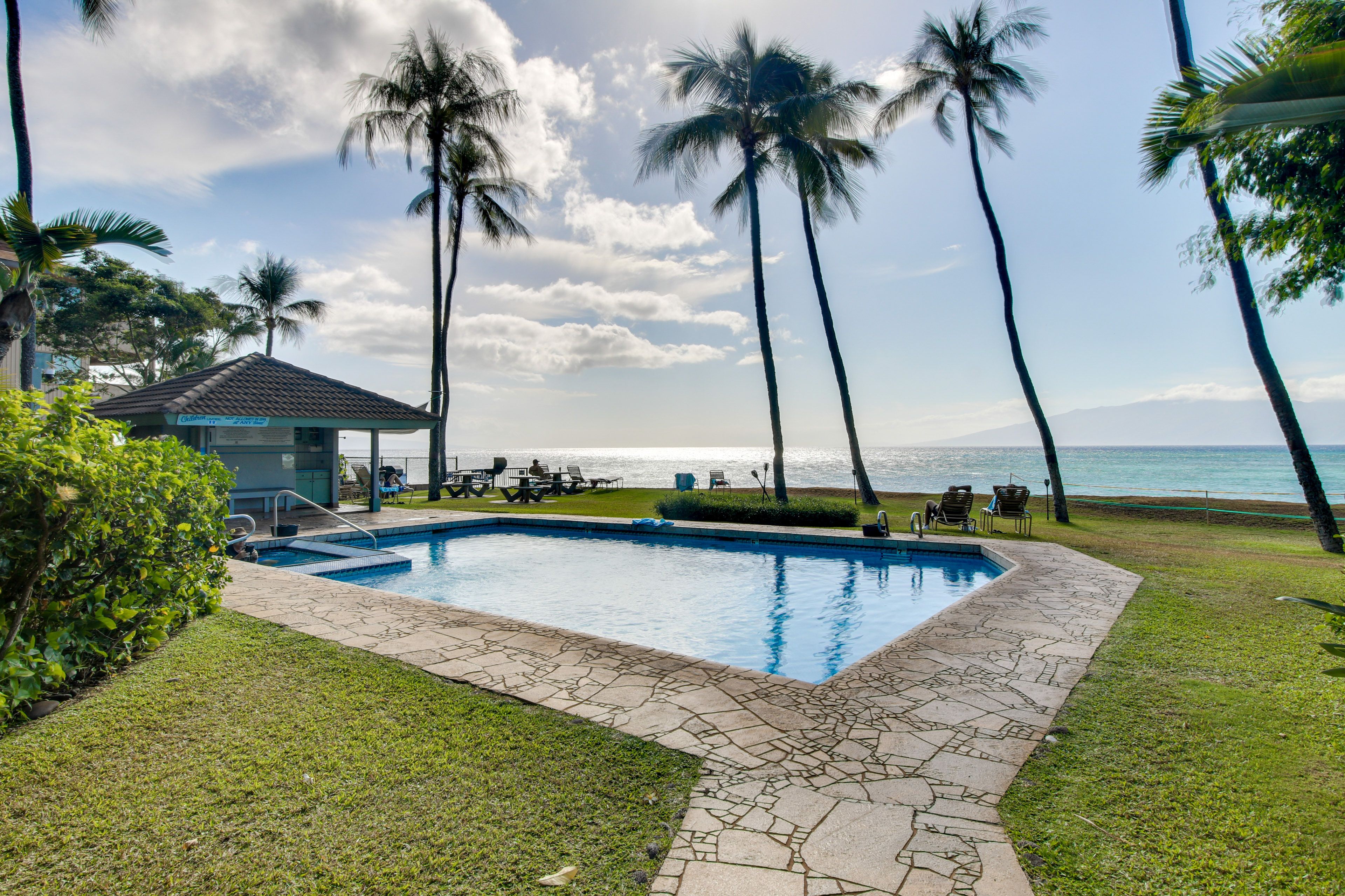 Hale Mahina Beach Resort | Heated Pool & Hot Tub