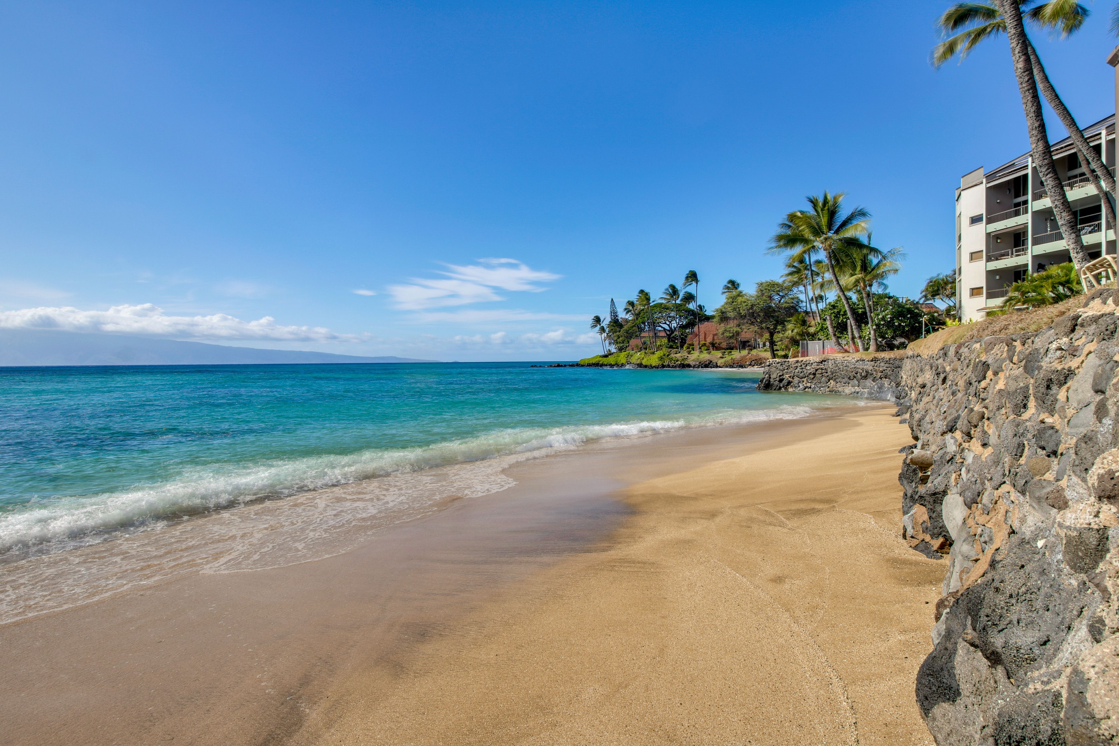 Hale Mahina Beach Resort | Beach Access On-Site