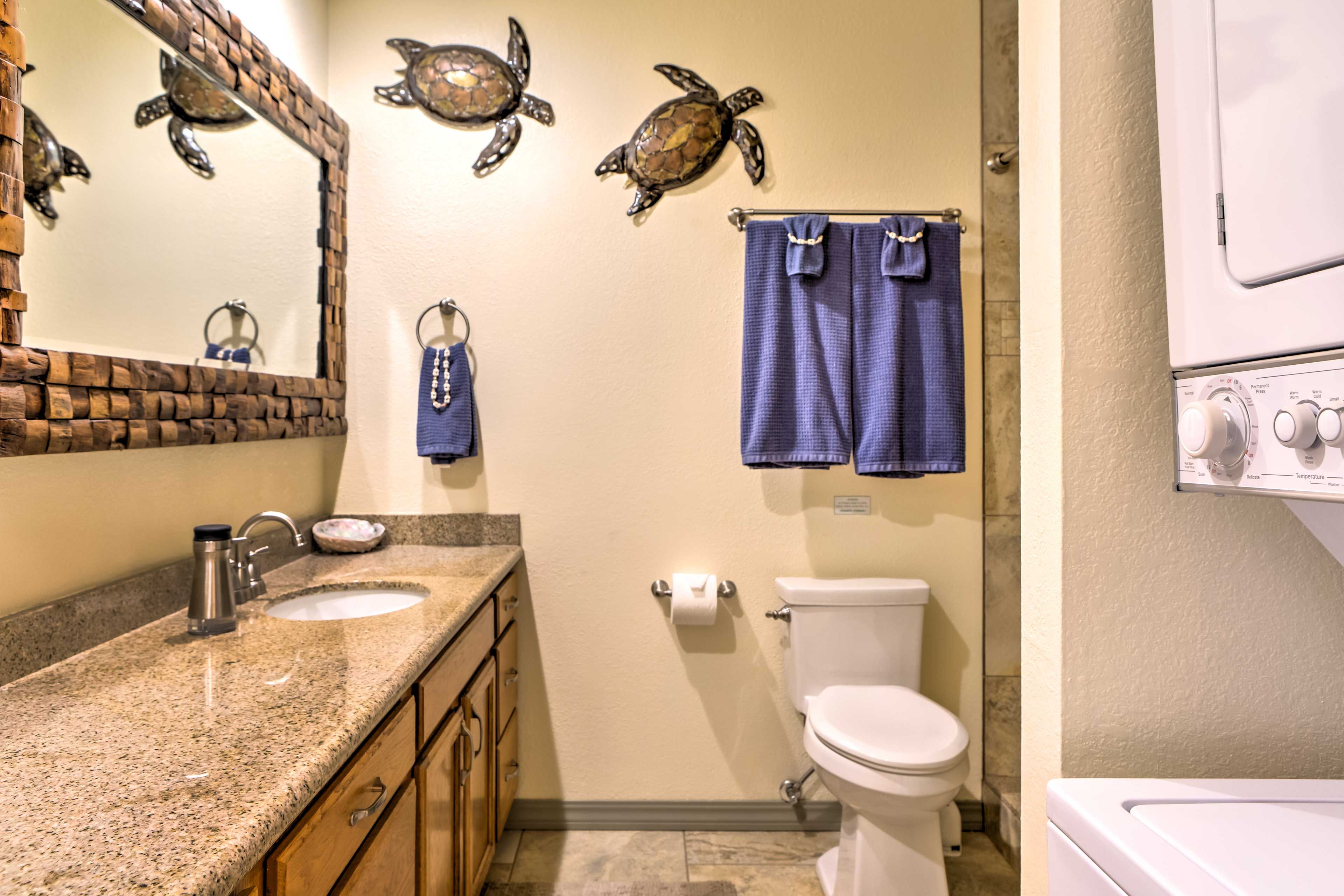 Full Bathroom | Washer & Dryer | Towels Provided | Complimentary Toiletries