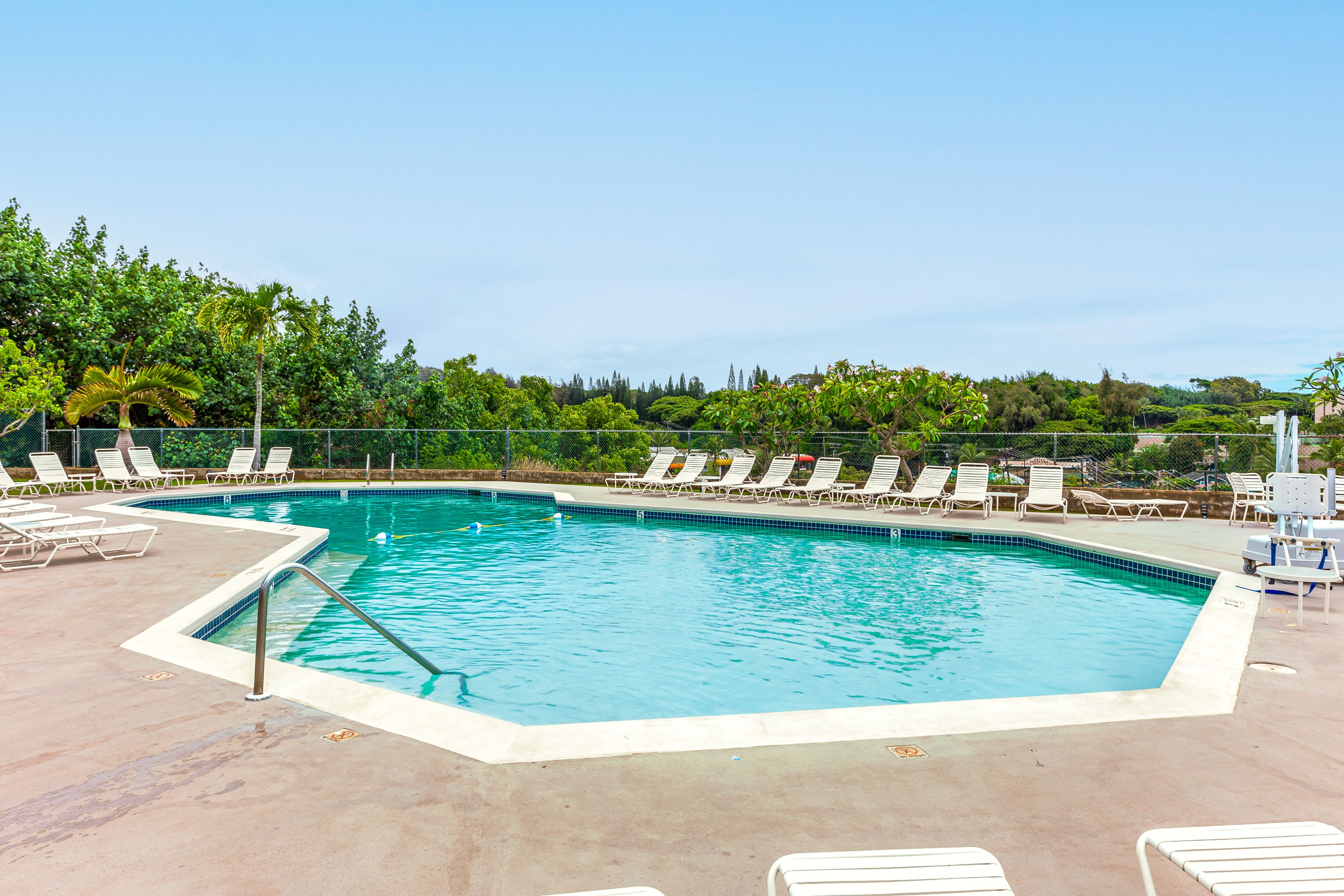 Banyan Harbor Resort | Community Amenities | Outdoor Pool