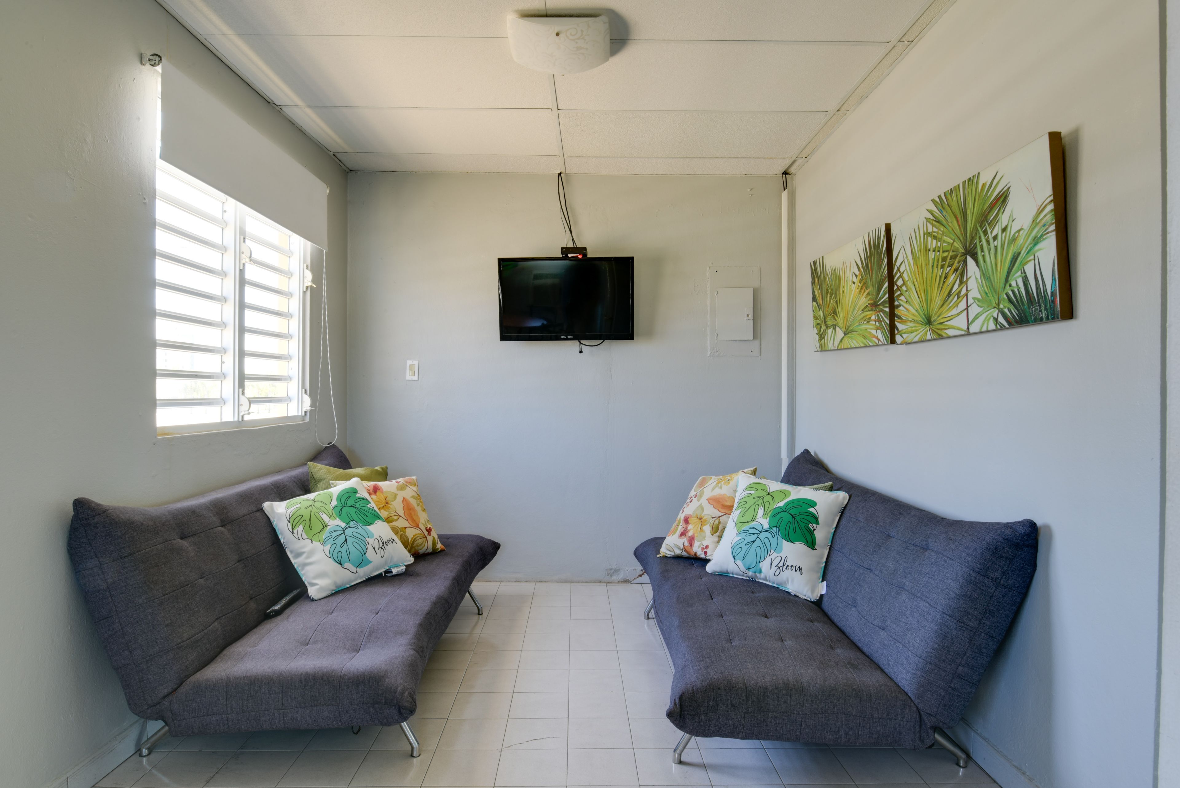 Additional Living Area | 2 Futons