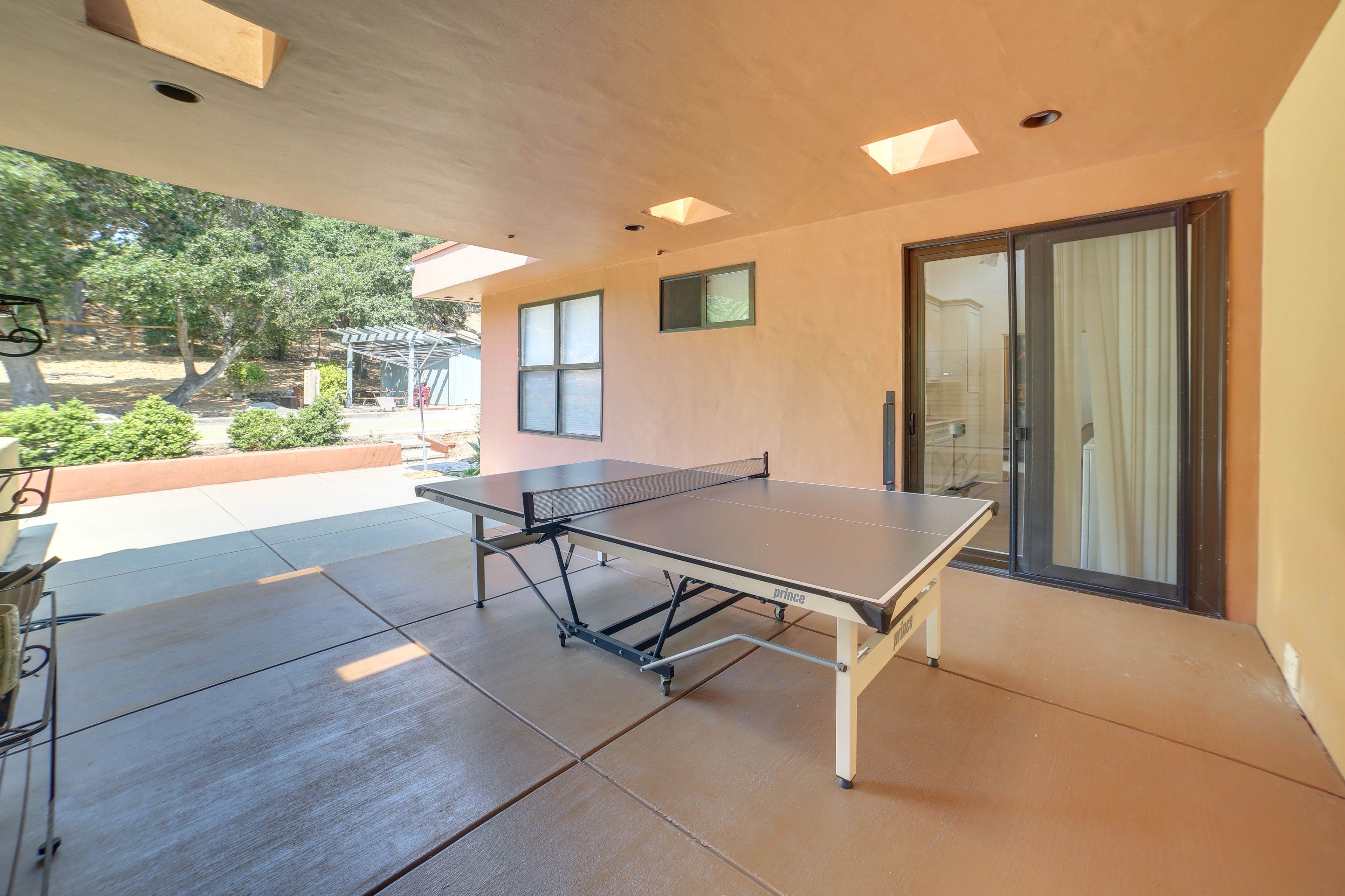 Furnished Patio | Ping Pong Table