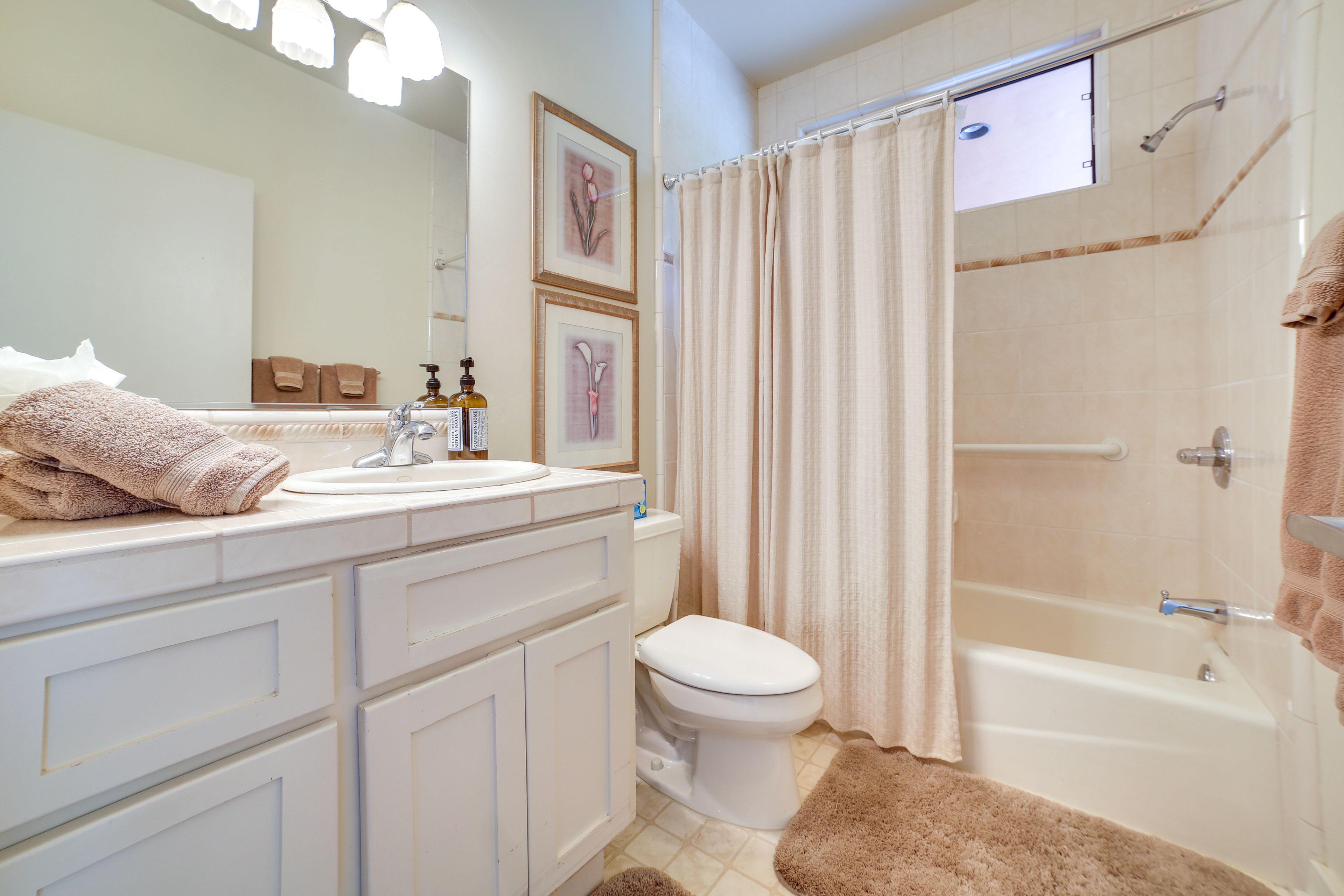 Guest House | Full Bathroom