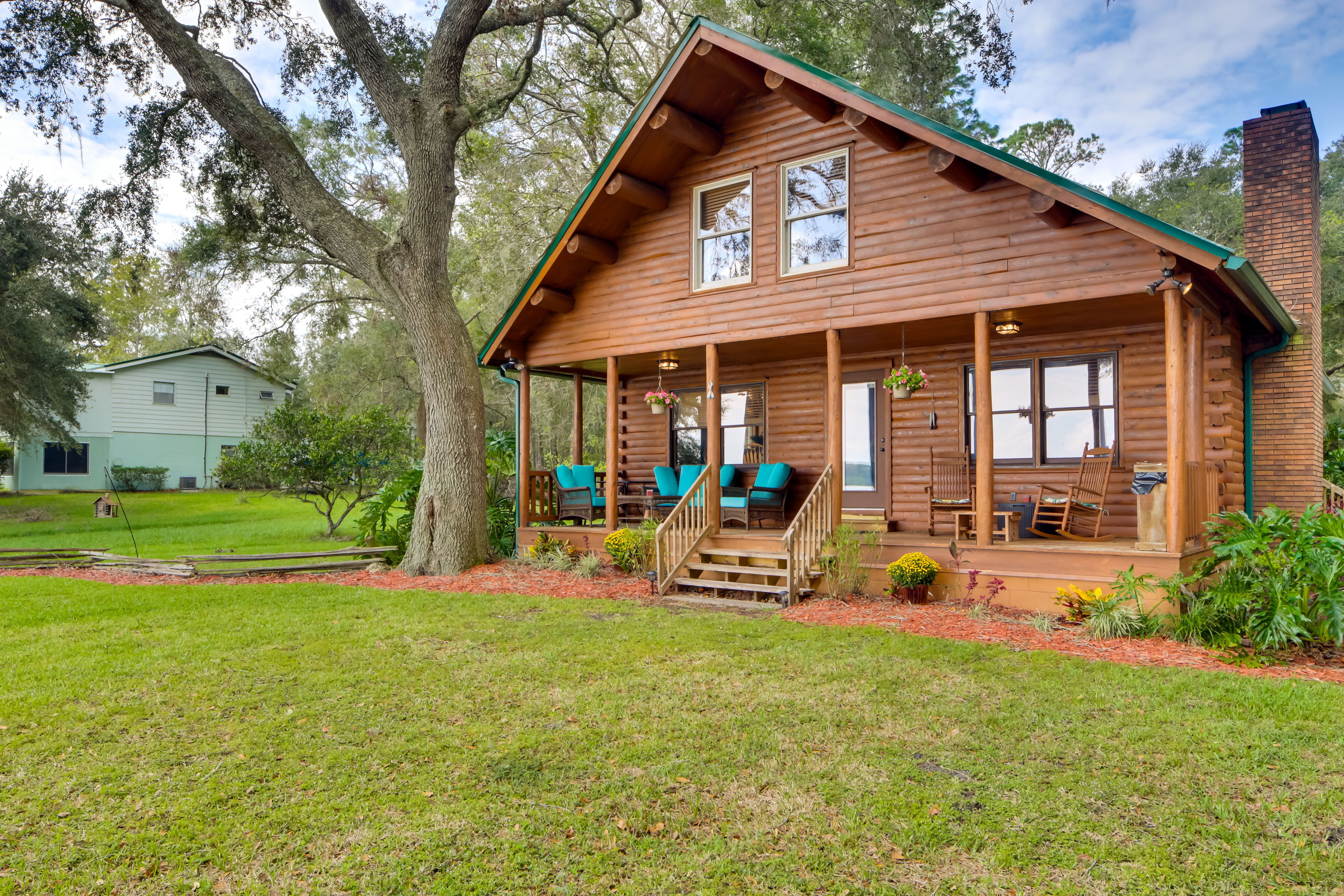 Exterior | Covered Porch | Outdoor Seating
