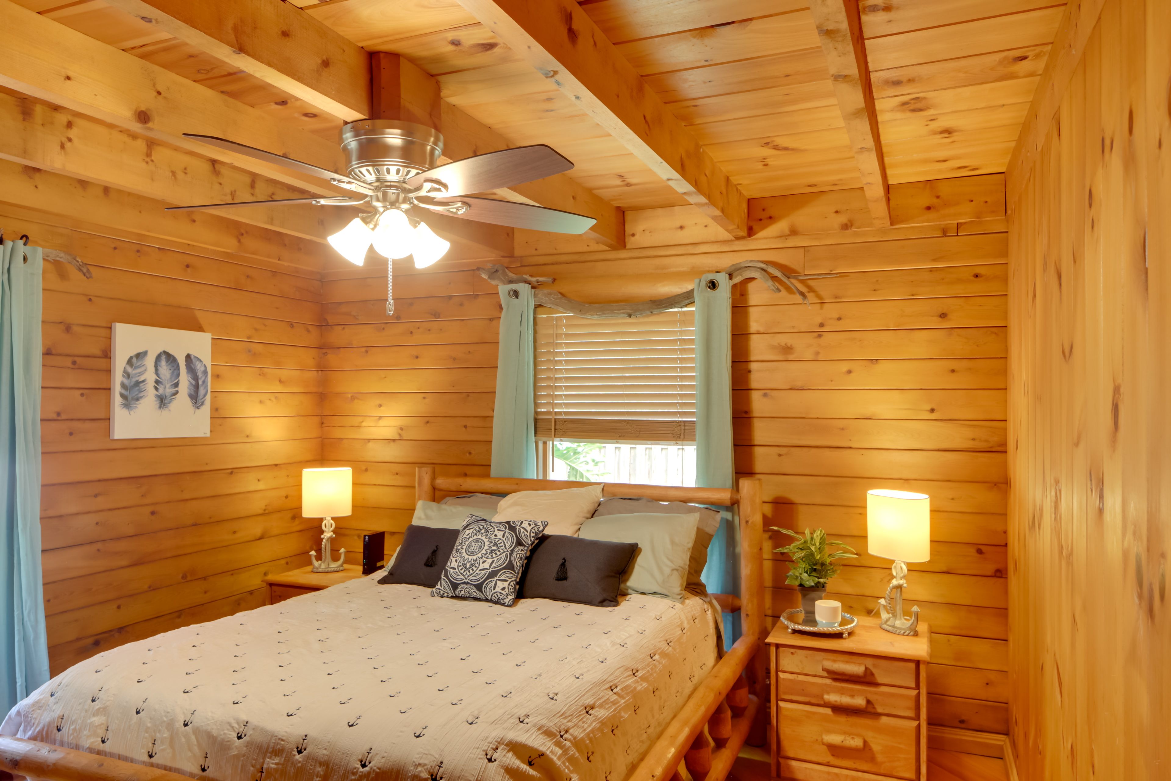 Bedroom 2 | Queen Bed