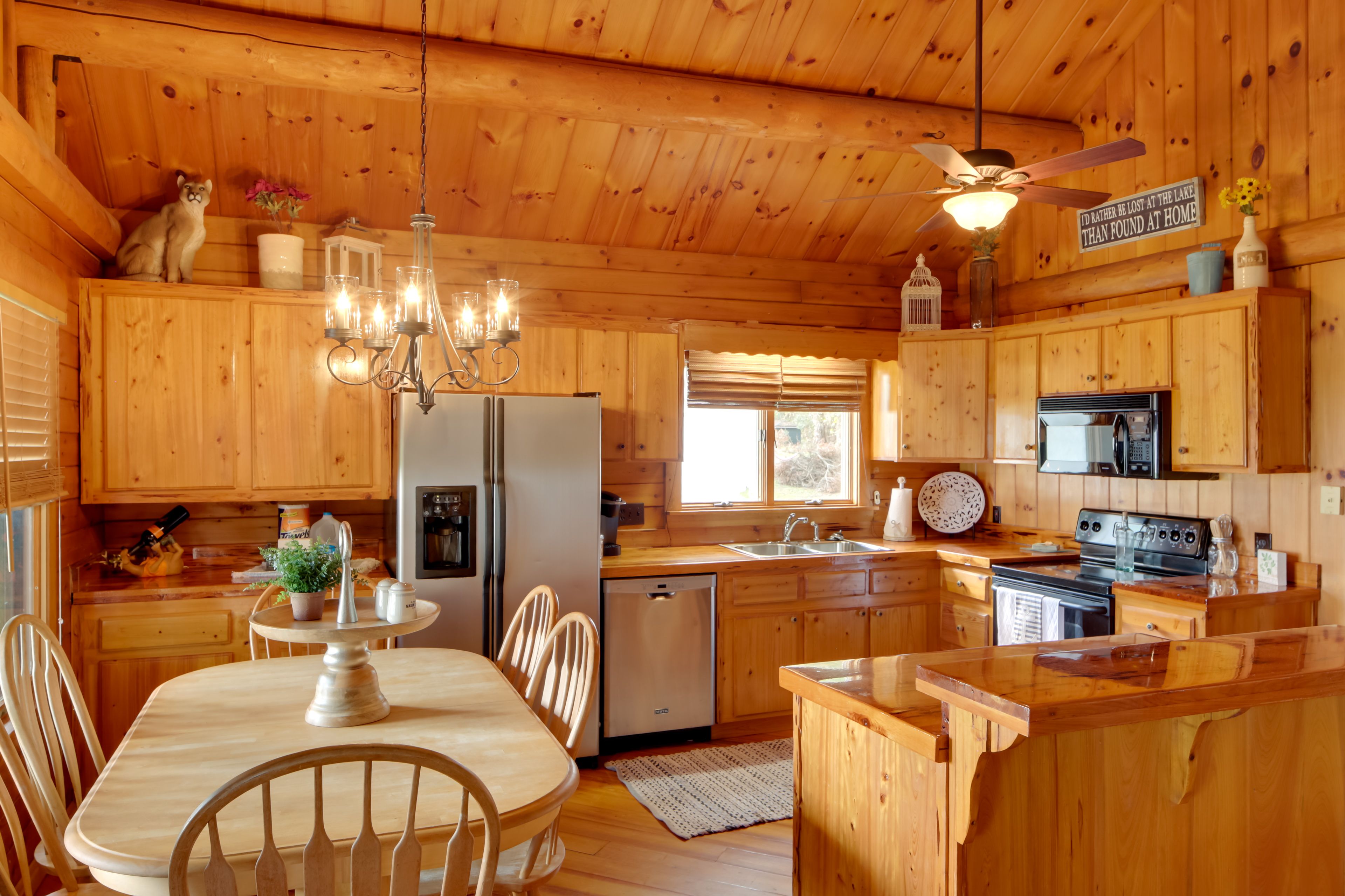 Dining Area | Dishes & Flatware Provided