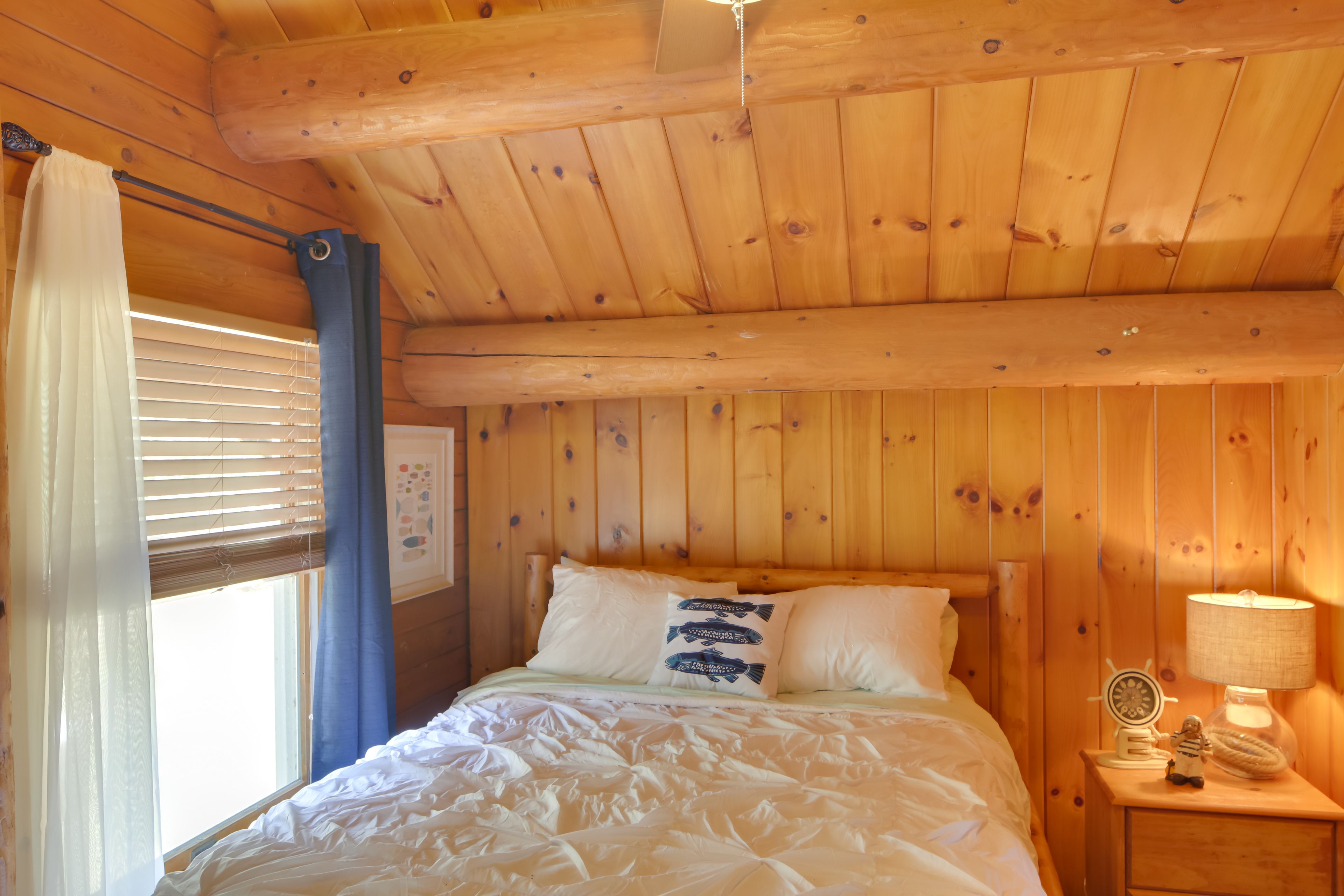 Bedroom 3 | Queen Bed