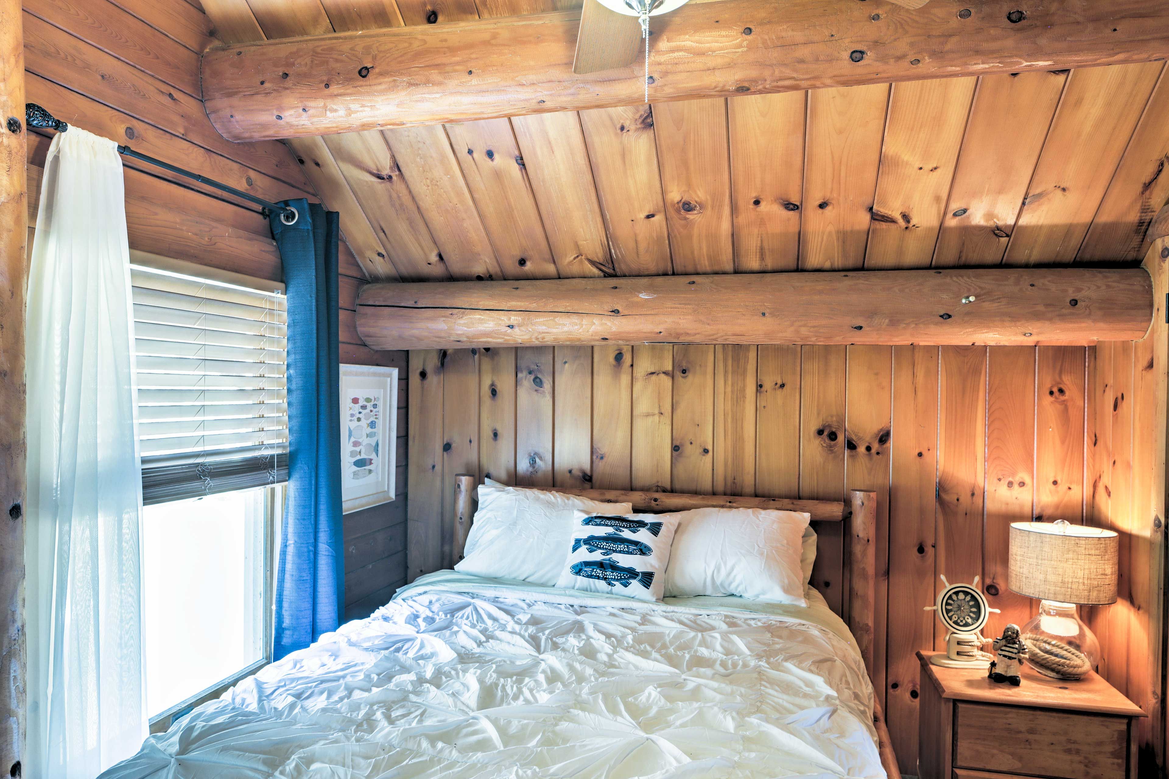 Bedroom 3 | Queen Bed
