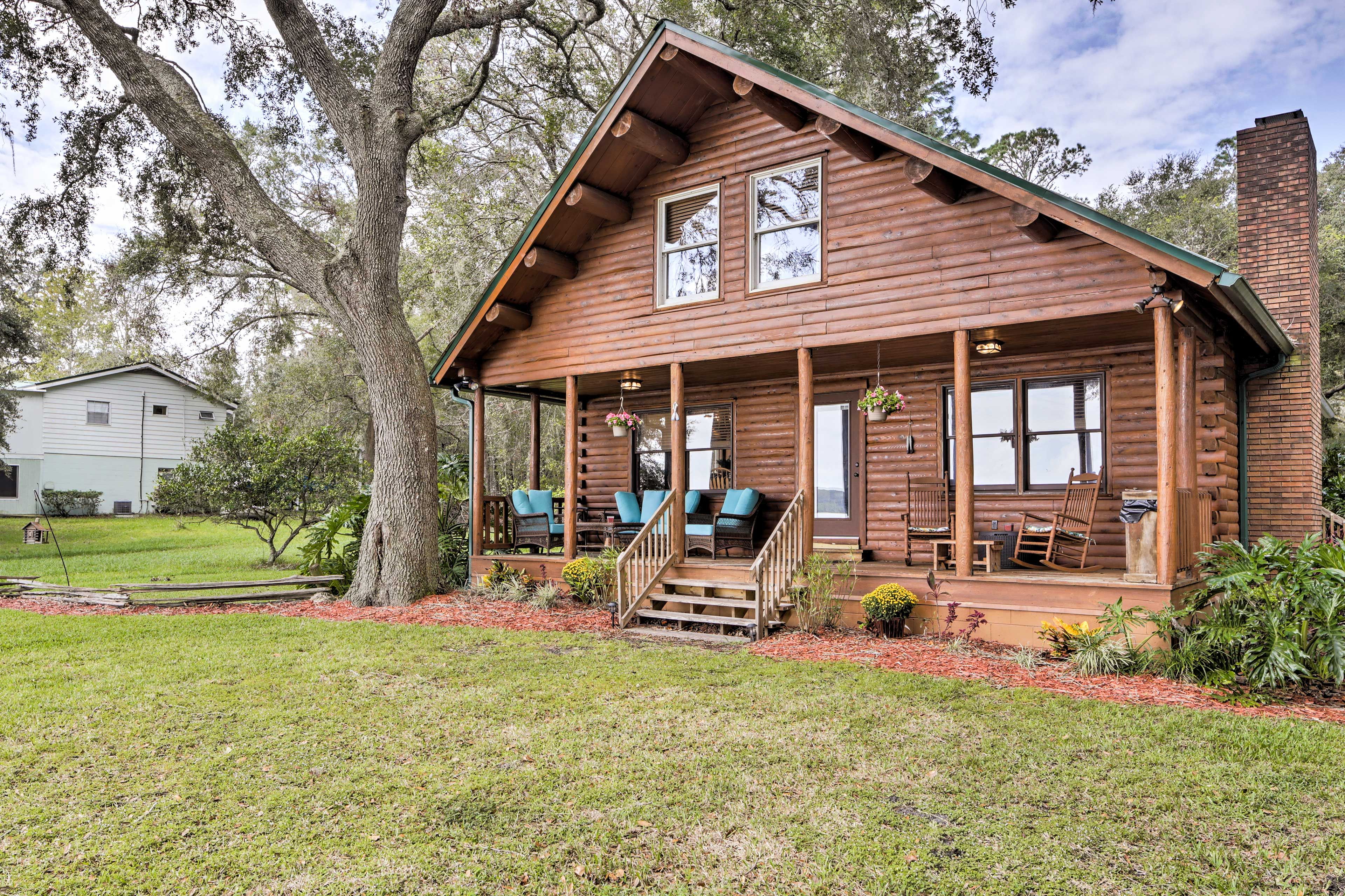 Exterior | Covered Porch | Outdoor Seating