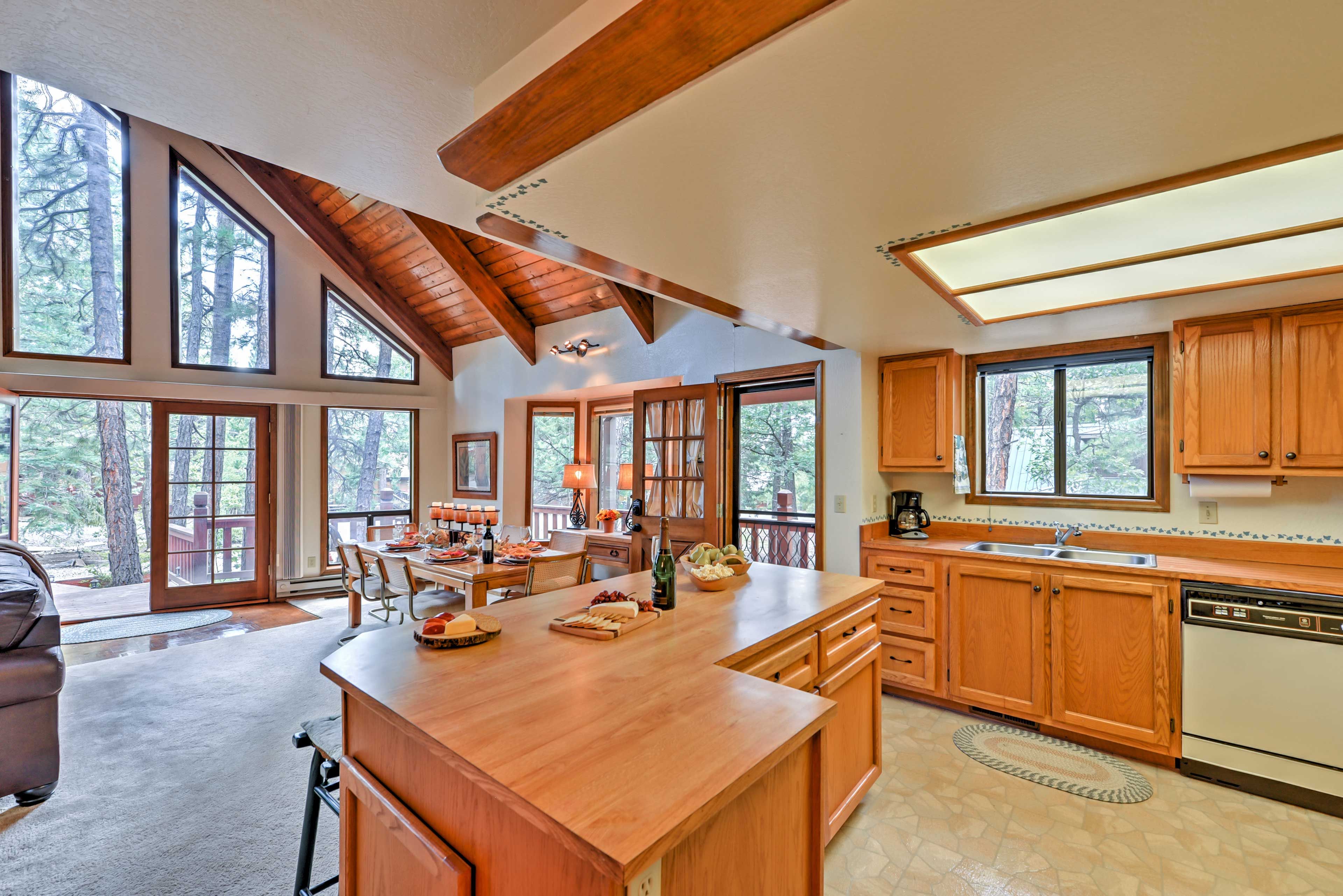 There are never too many cooks in the open kitchen!