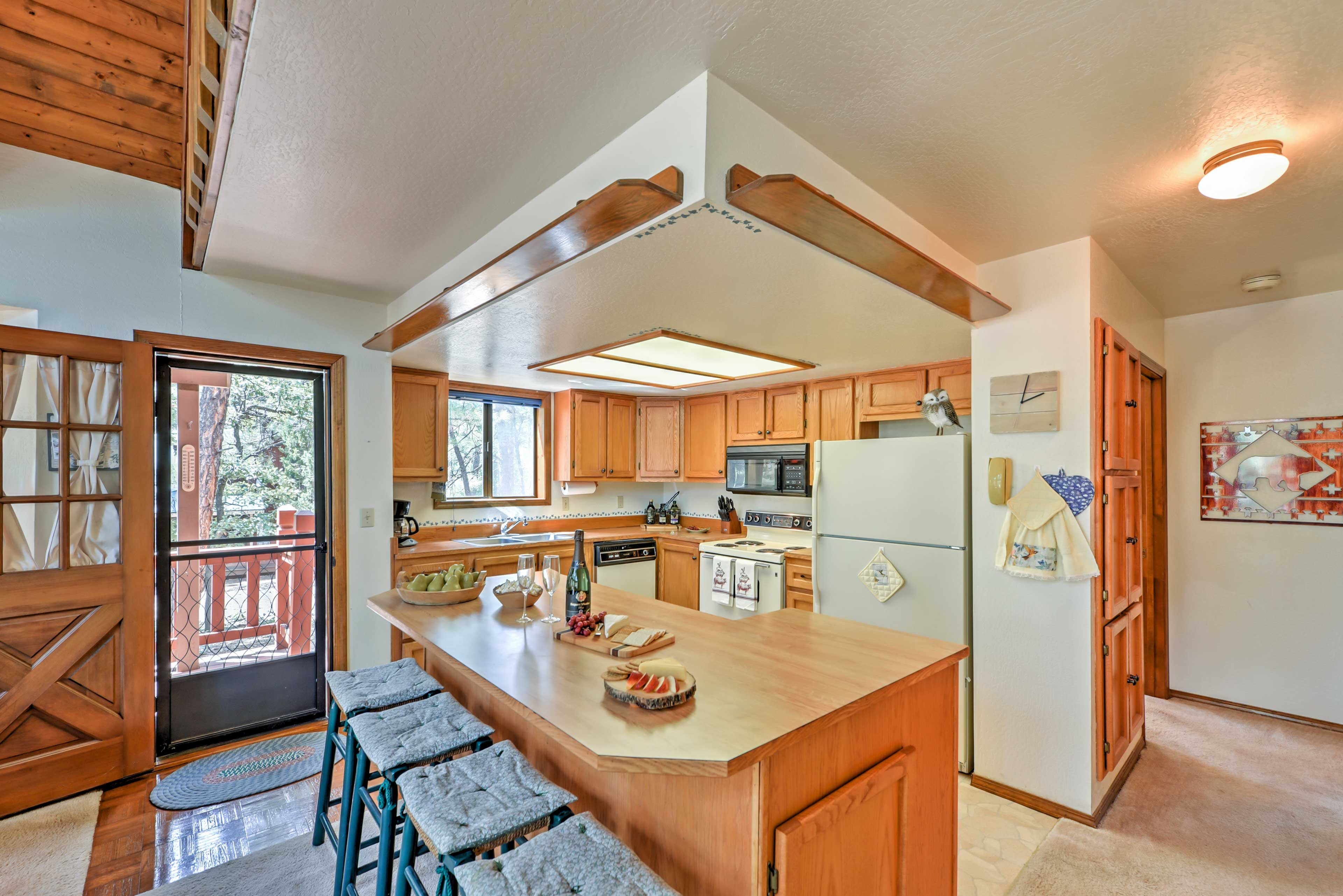Keep the cook company at the breakfast bar with 4 stools.