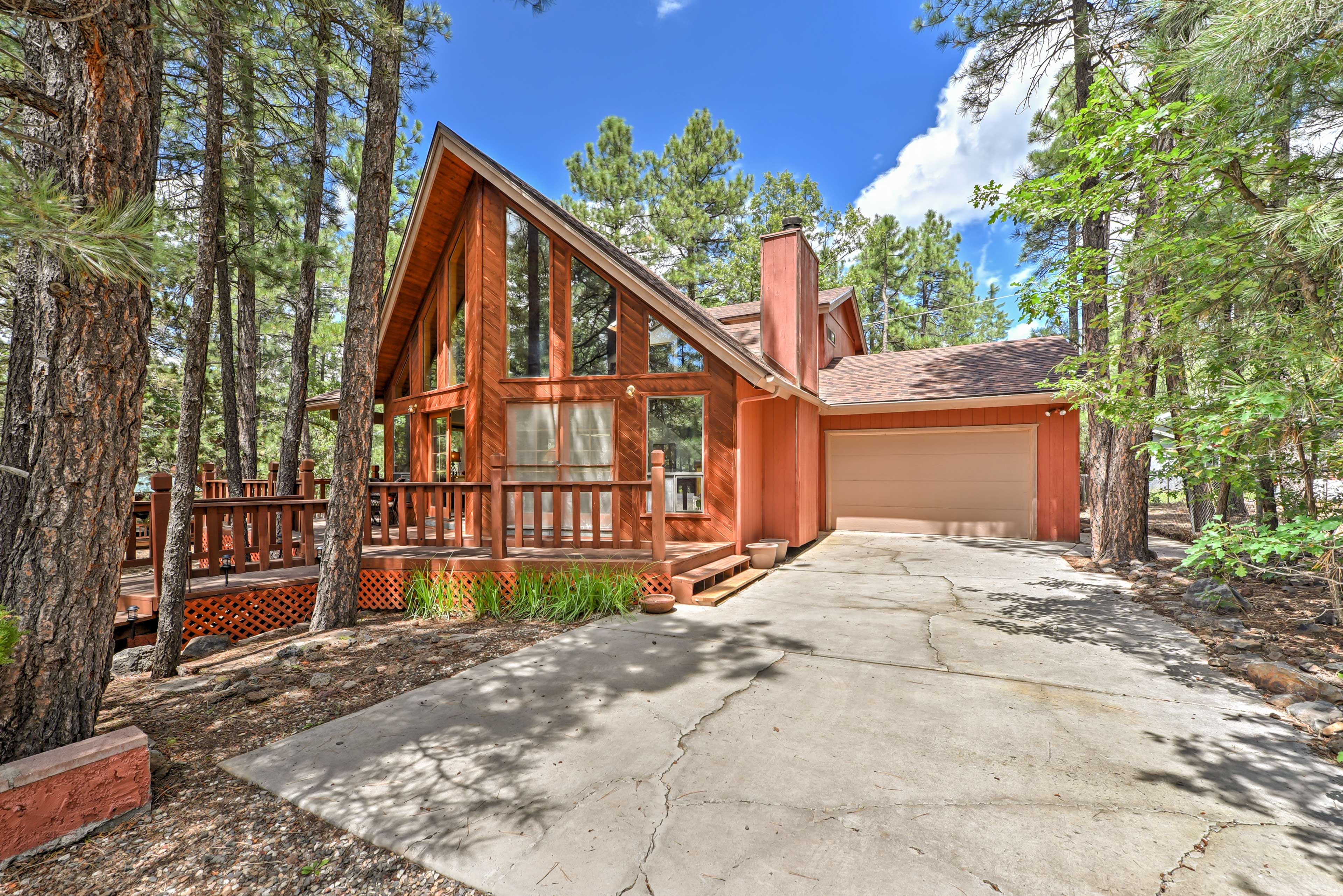 Experience the great outdoors when you stay in this stunning Arizona cabin.