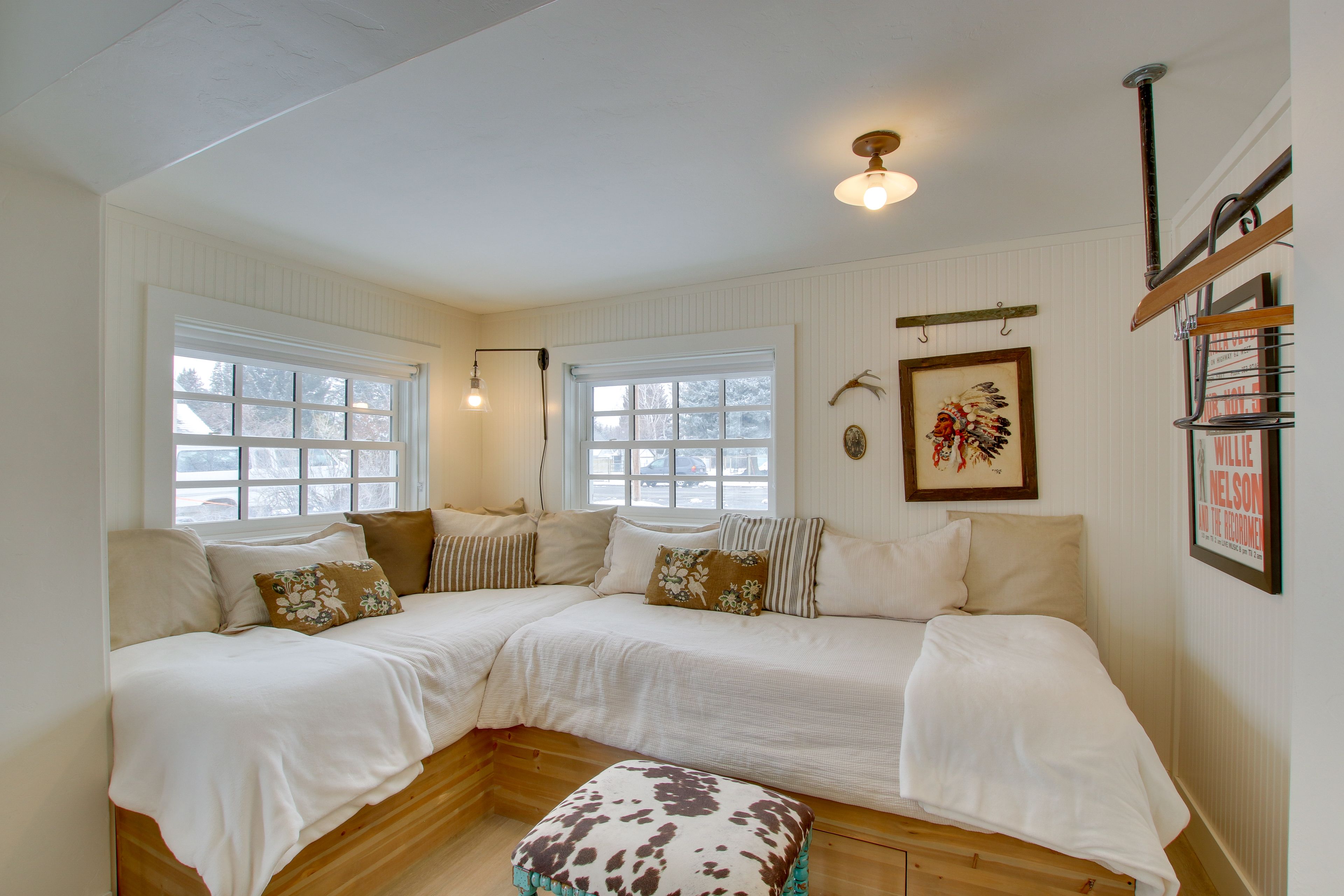 Sleeping Porch | 2 Twin Beds