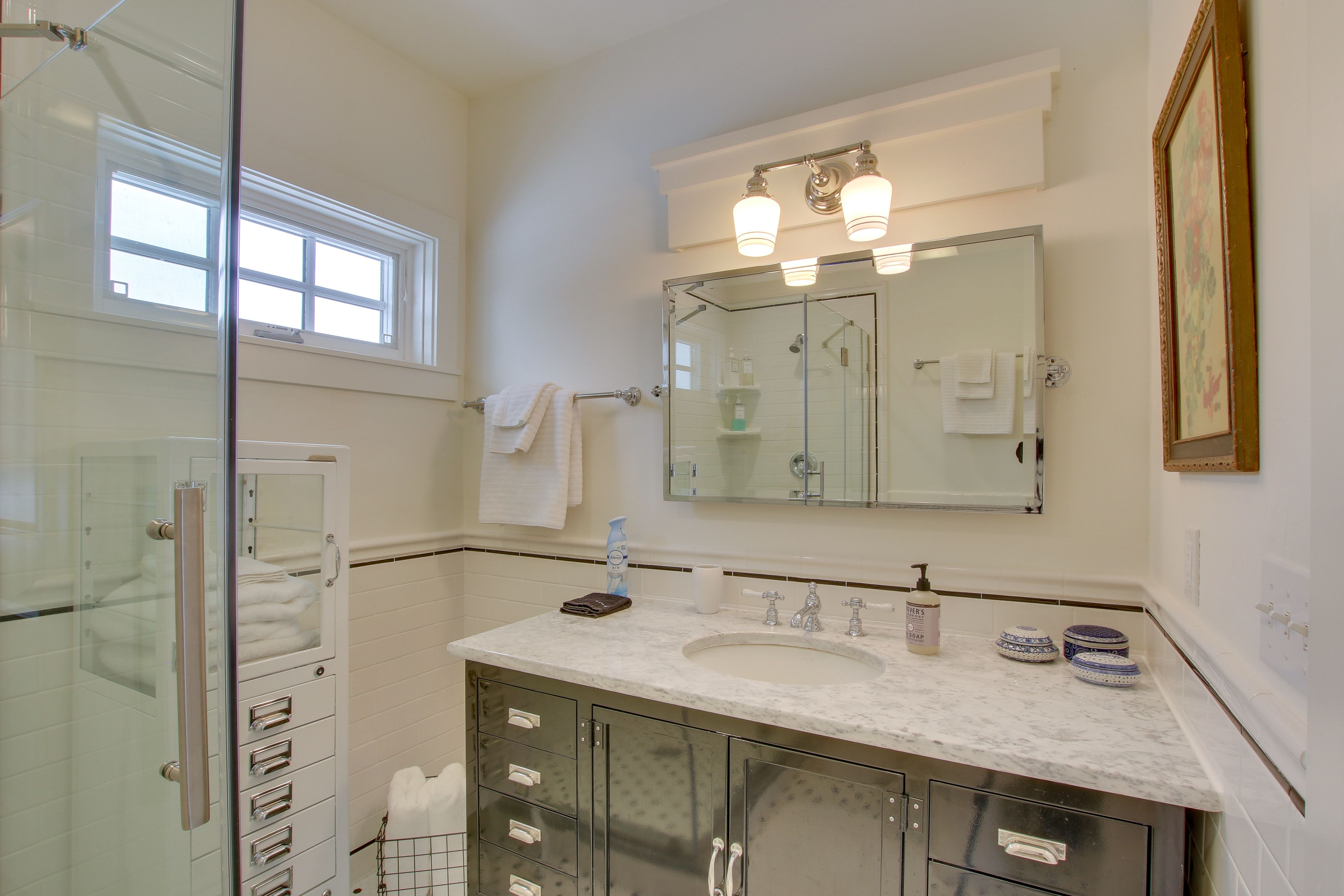Full Bathroom | Towels & Linens Provided