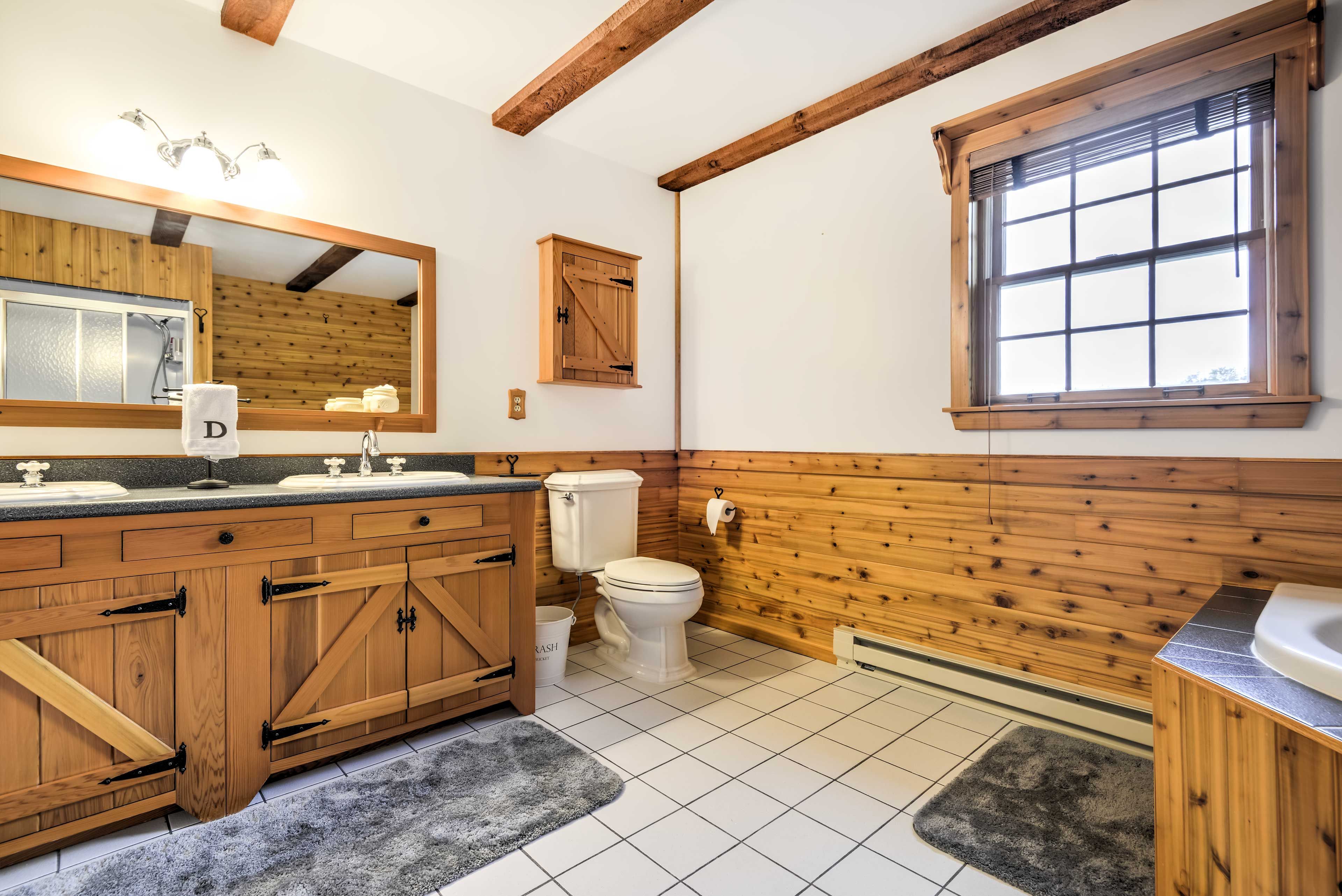 Full Bathroom | Complimentary Toiletries | Jetted Tub