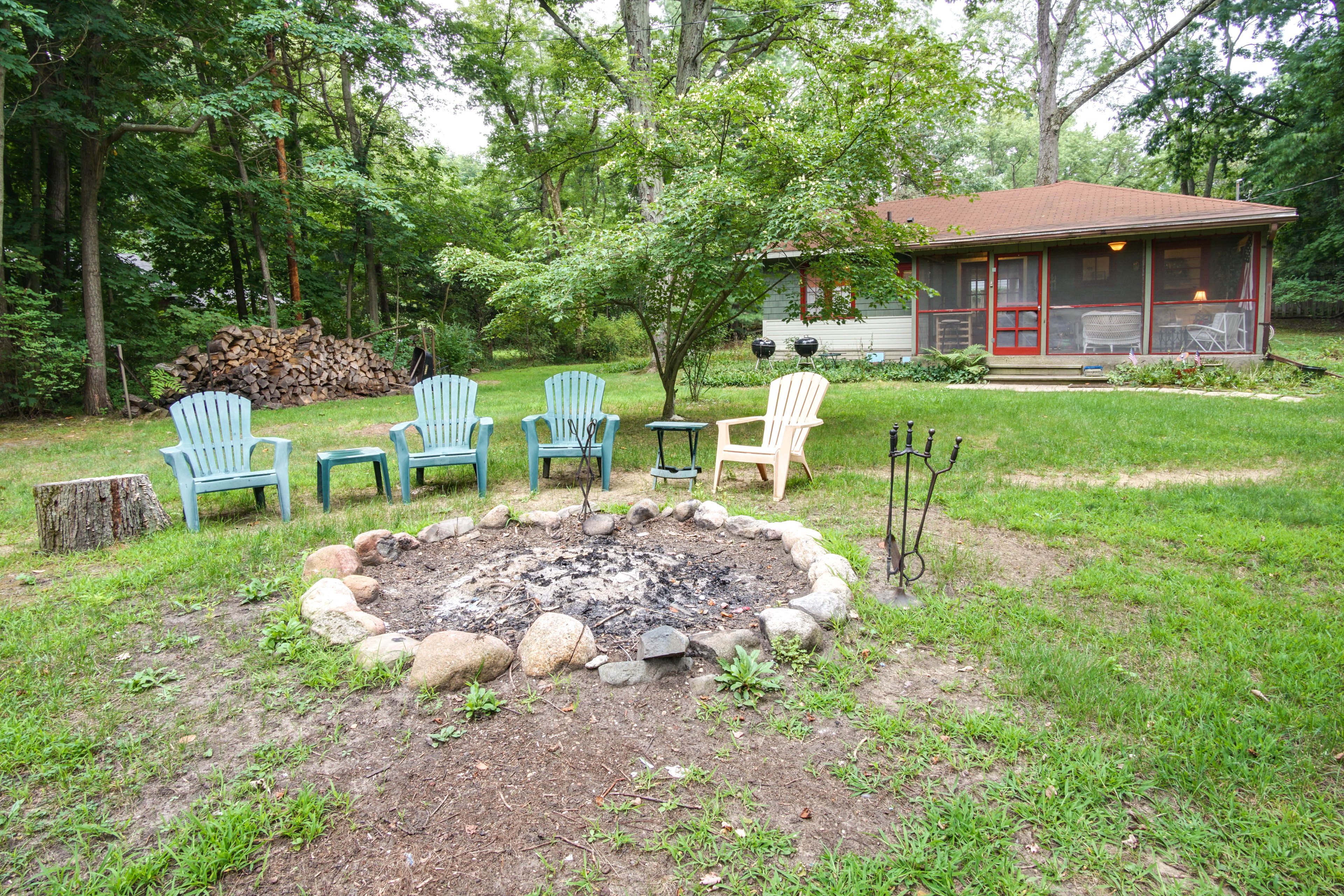 Exterior | Fire Pit | Spacious Yard