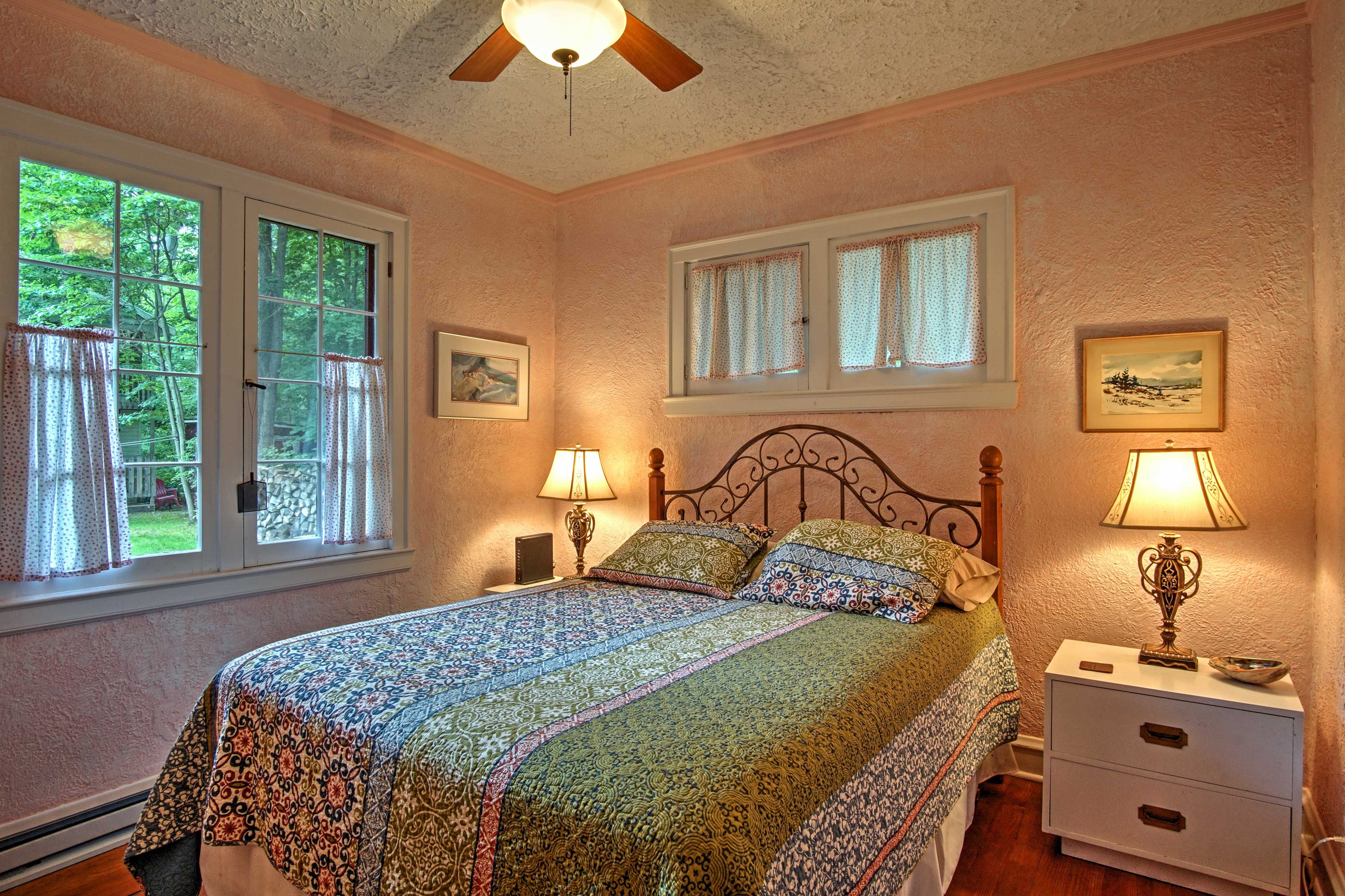 Bedroom 2 | Queen Bed