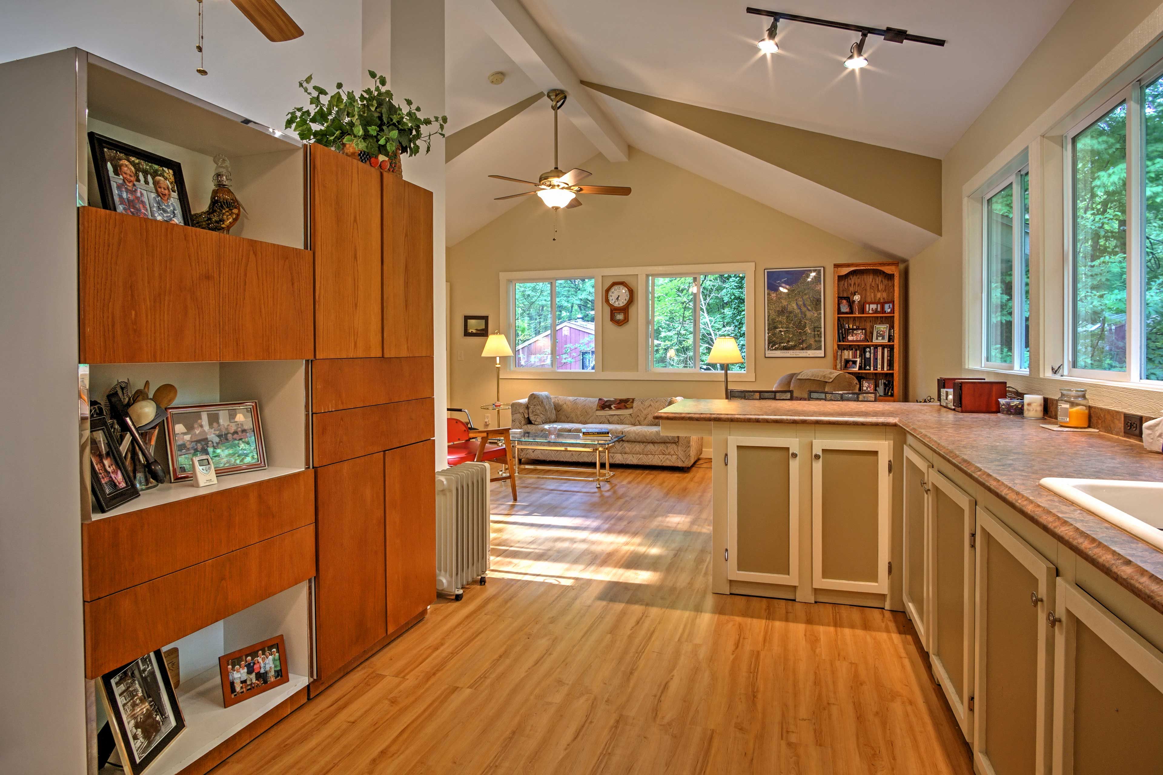 Studio | Kitchenette | Open Floor Plan