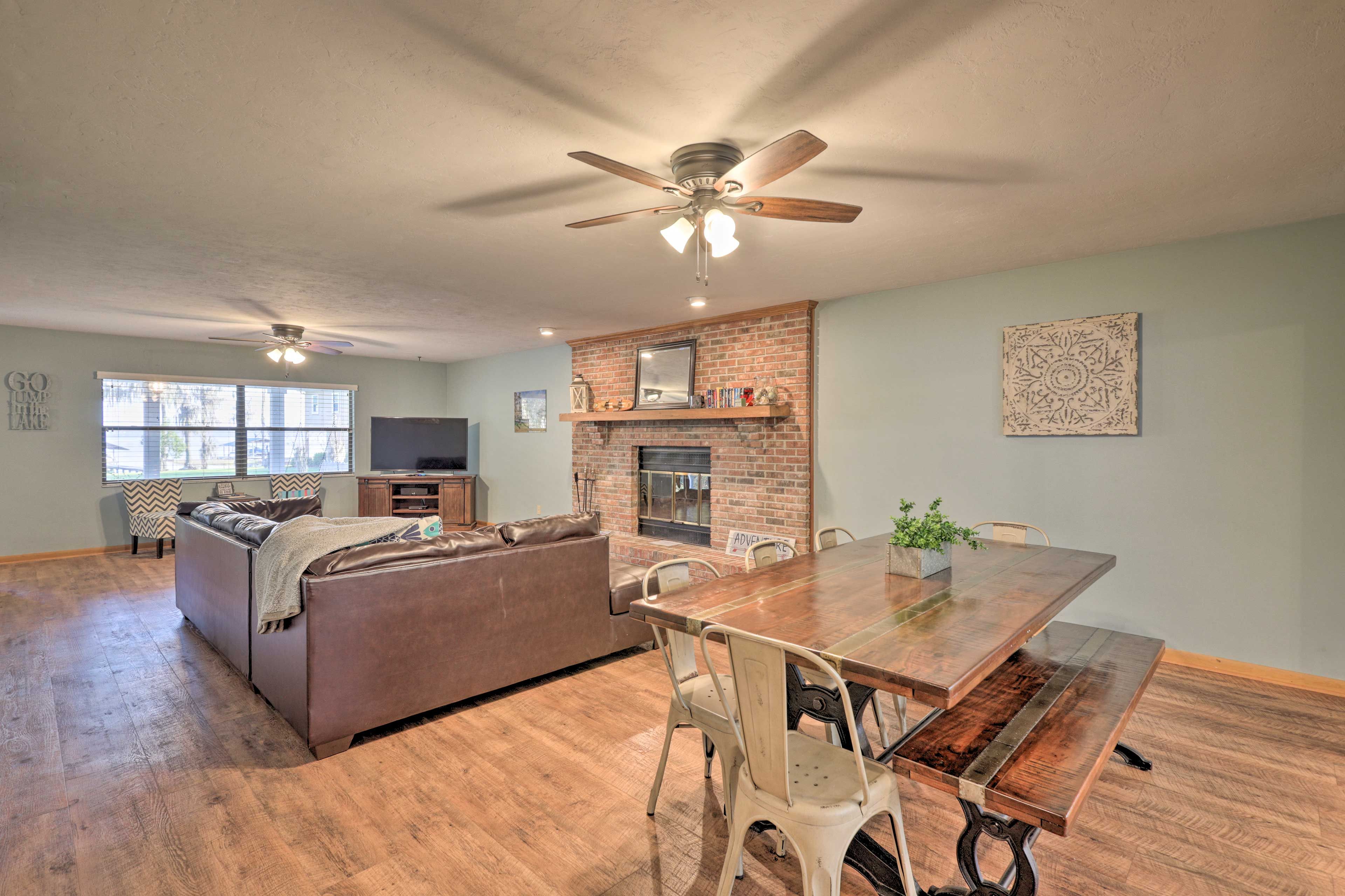 Living Room | Smart TV | Free WiFi