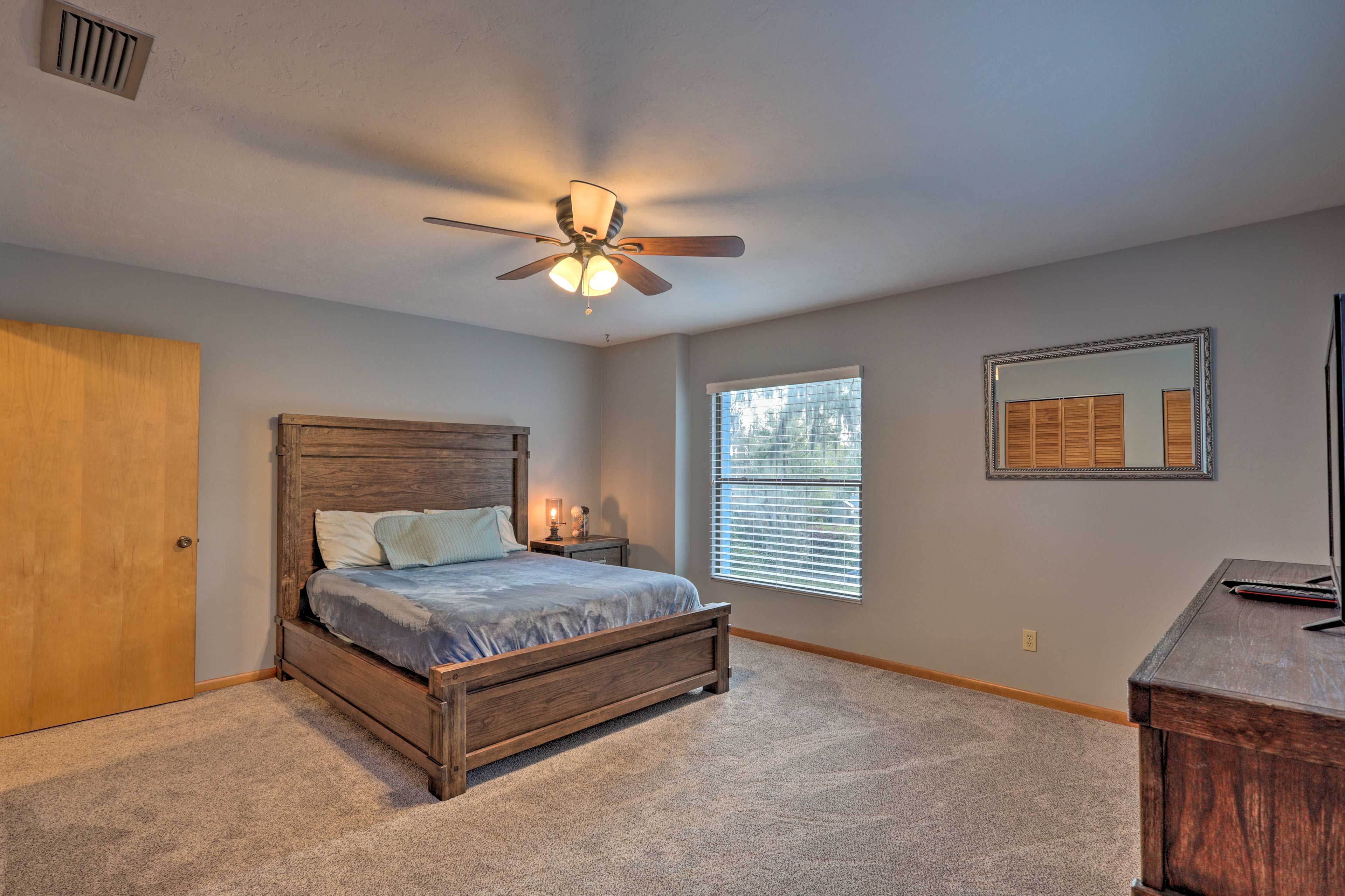 Bedroom 2 | Queen Bed