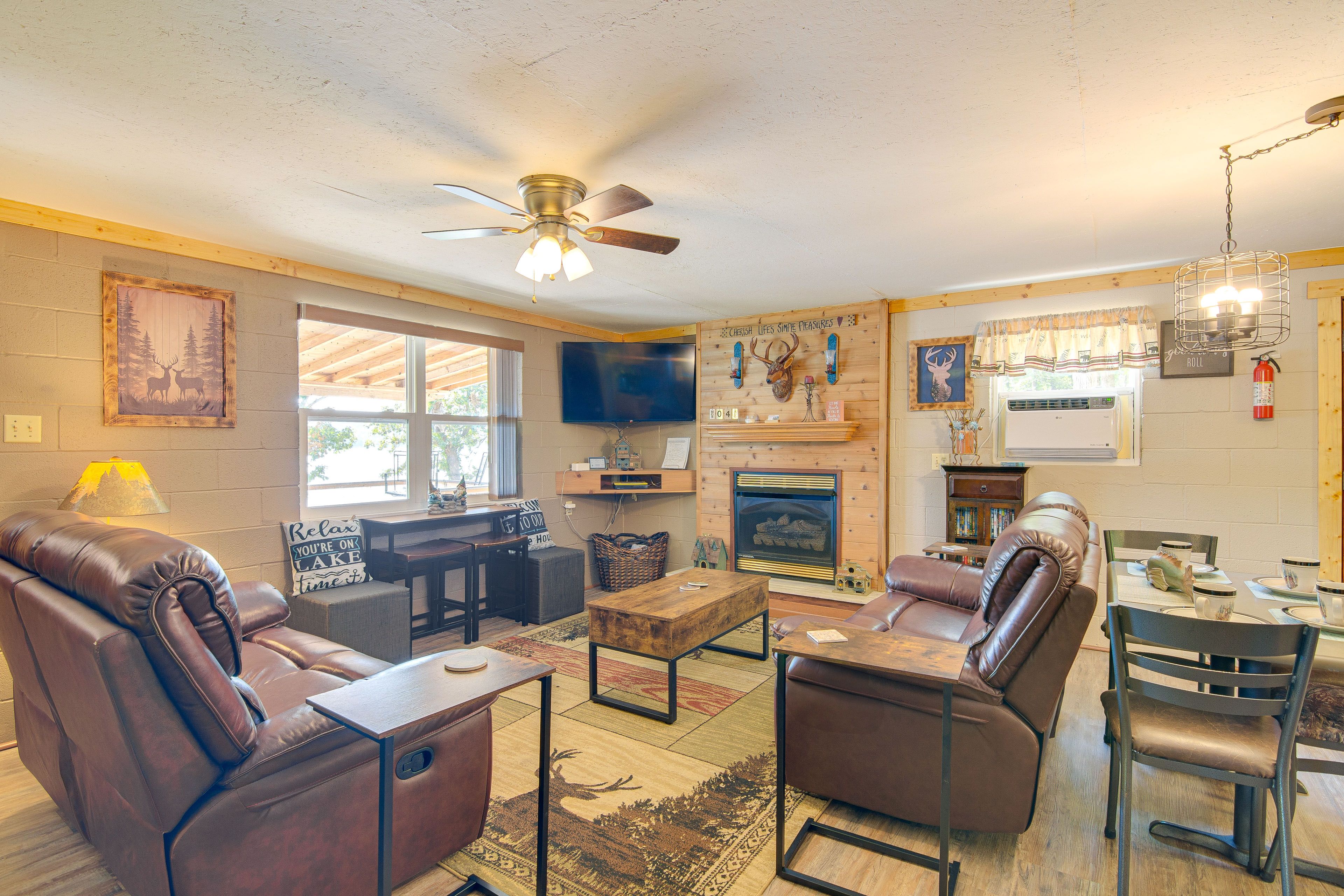 Living Room | Fireplace