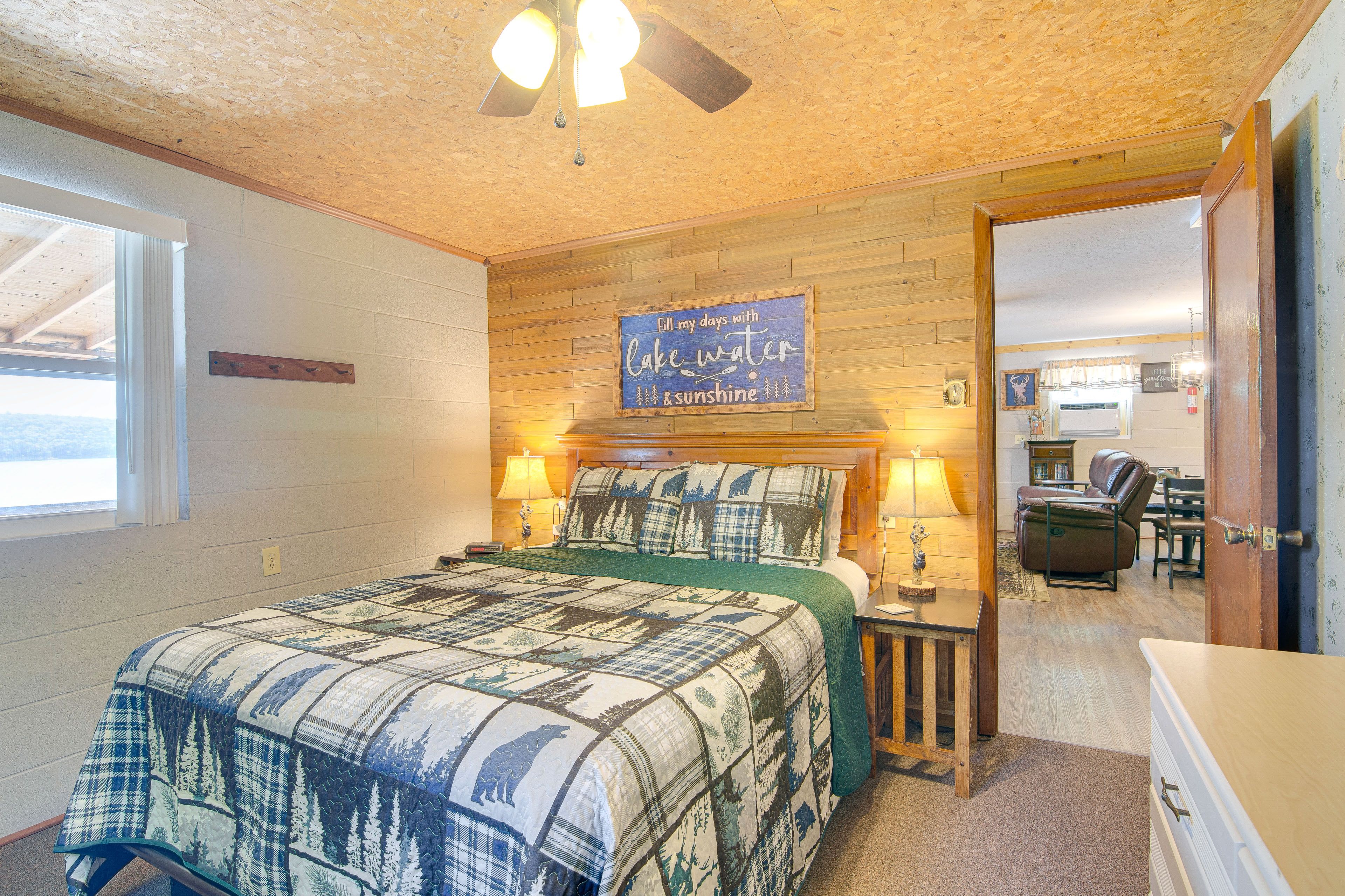 Bedroom 2 | Queen Bed