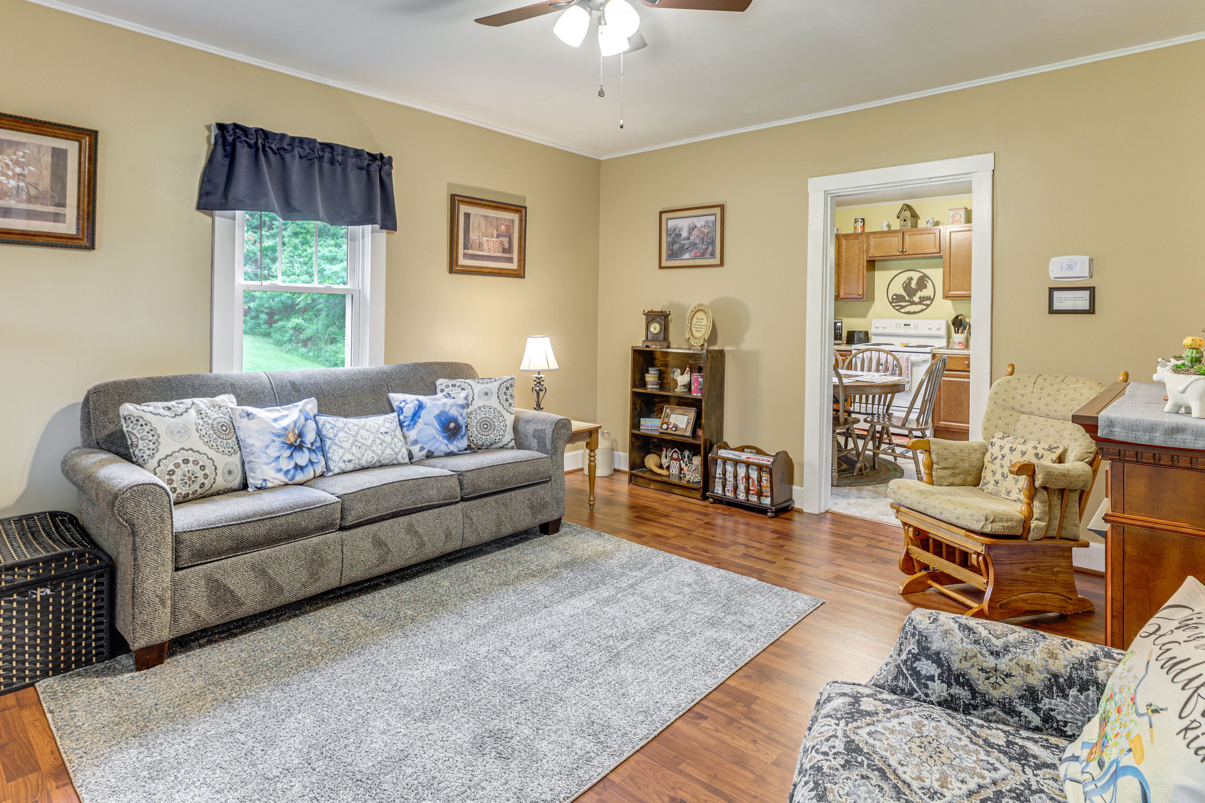 Living Room | Gas Fireplace | Flat-Screen TV