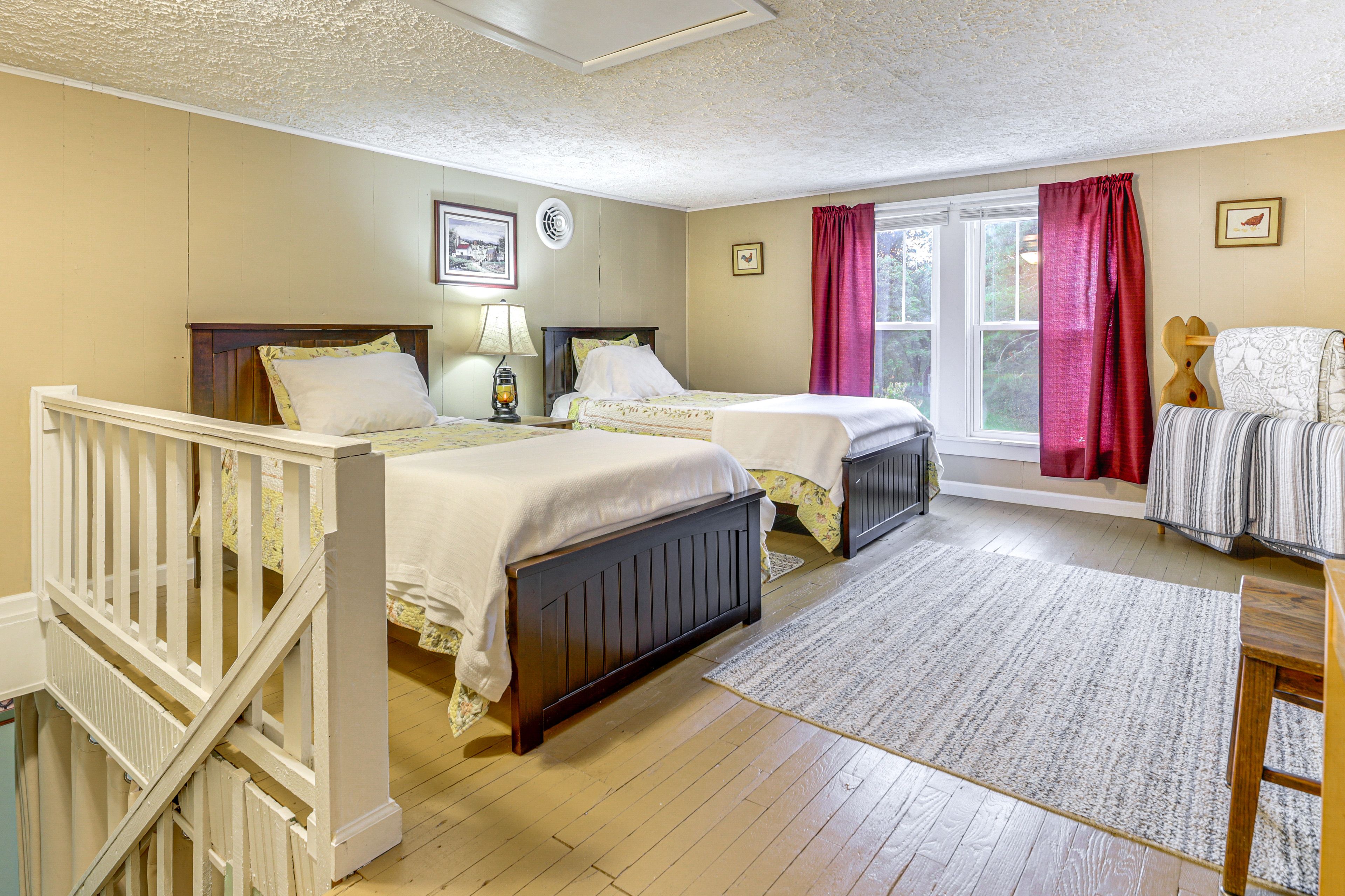Loft | 2 Twin Beds | Access via Bedroom 1