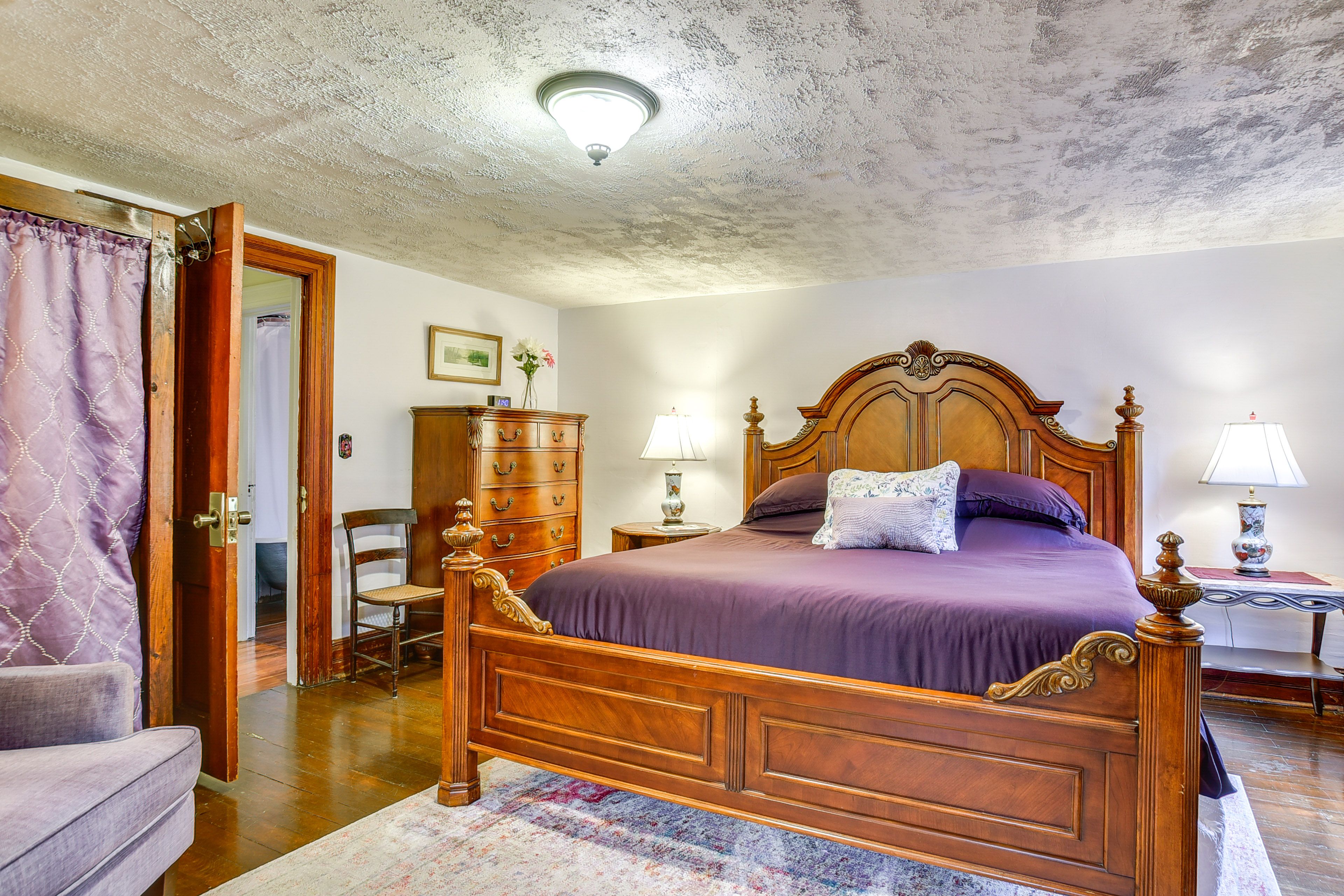 Bedroom 1 | King Bed | Linens & Towels Provided