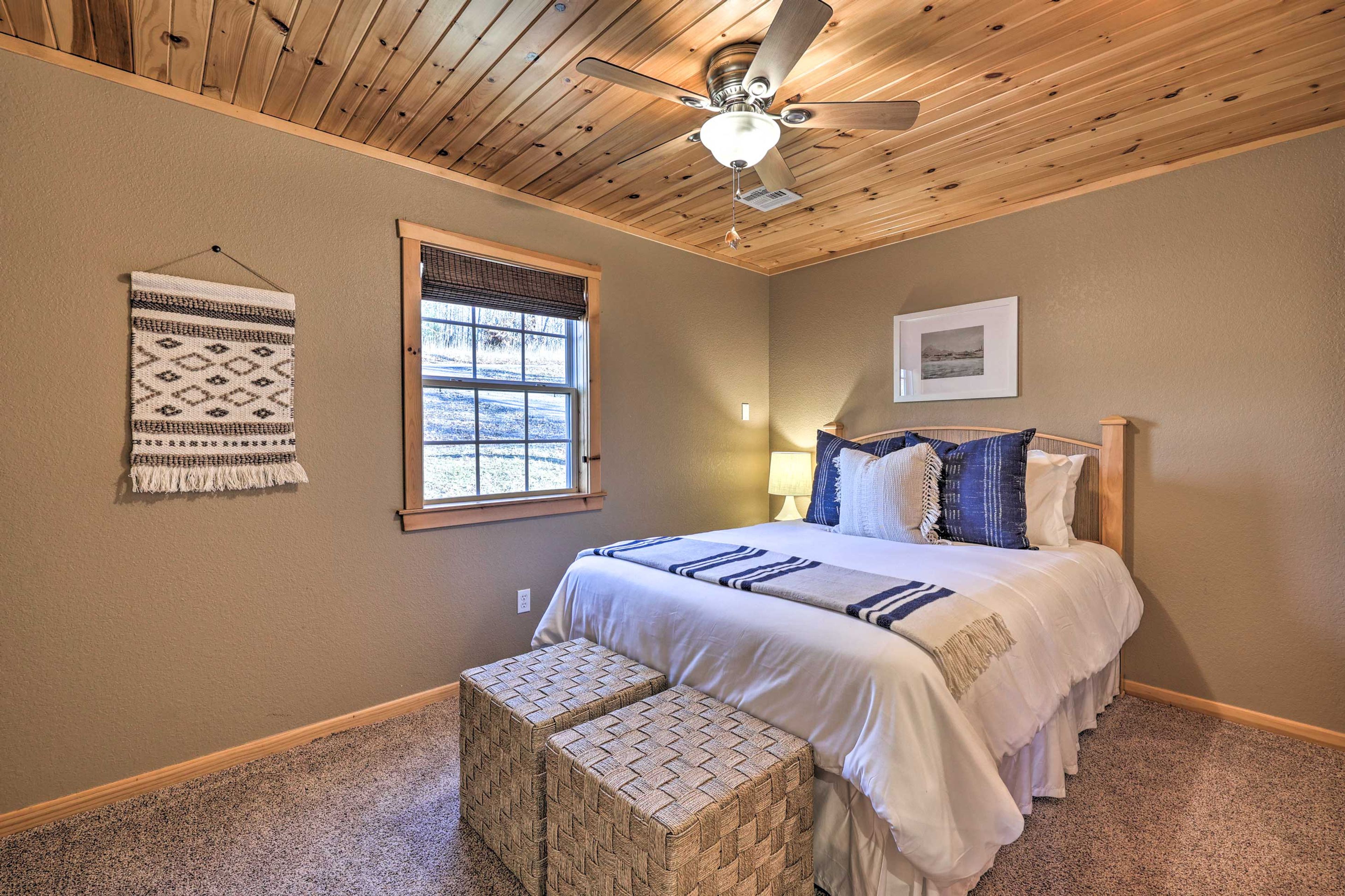Bedroom 3 | Queen Bed