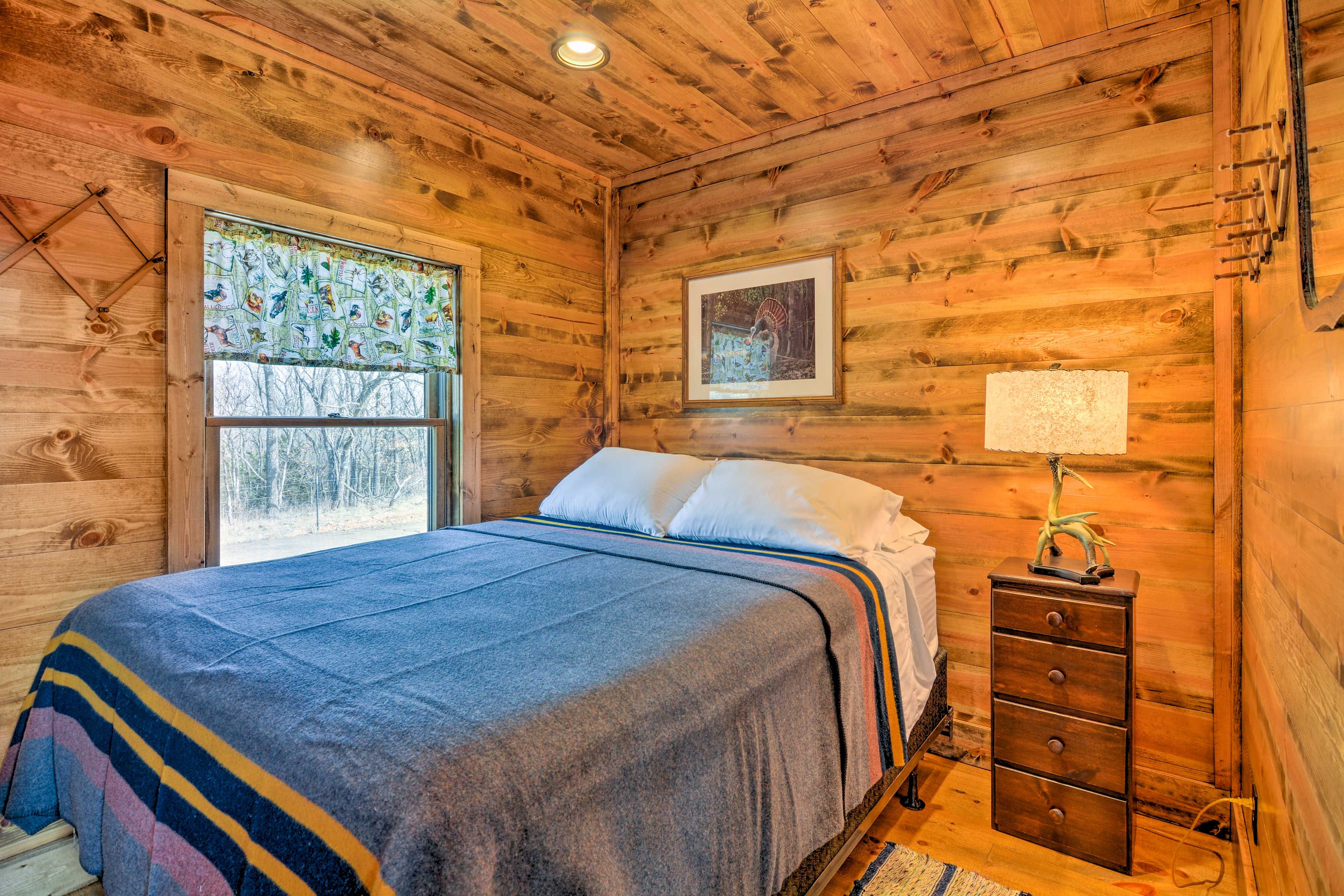 Bedroom 2 | Queen Bed
