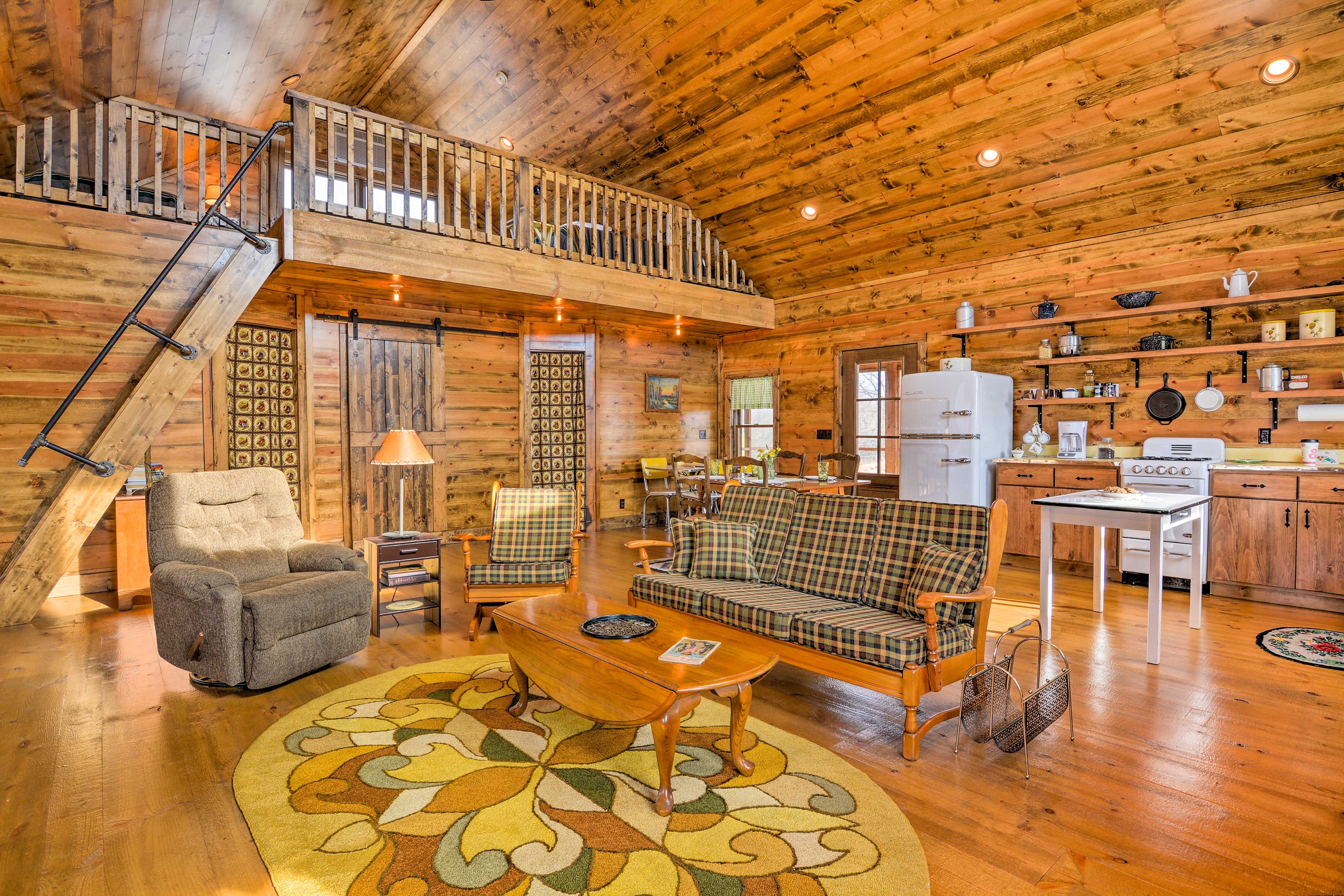 Living Room | Free WiFi | Central A/C & Heat | Gas Stove | Cable TV