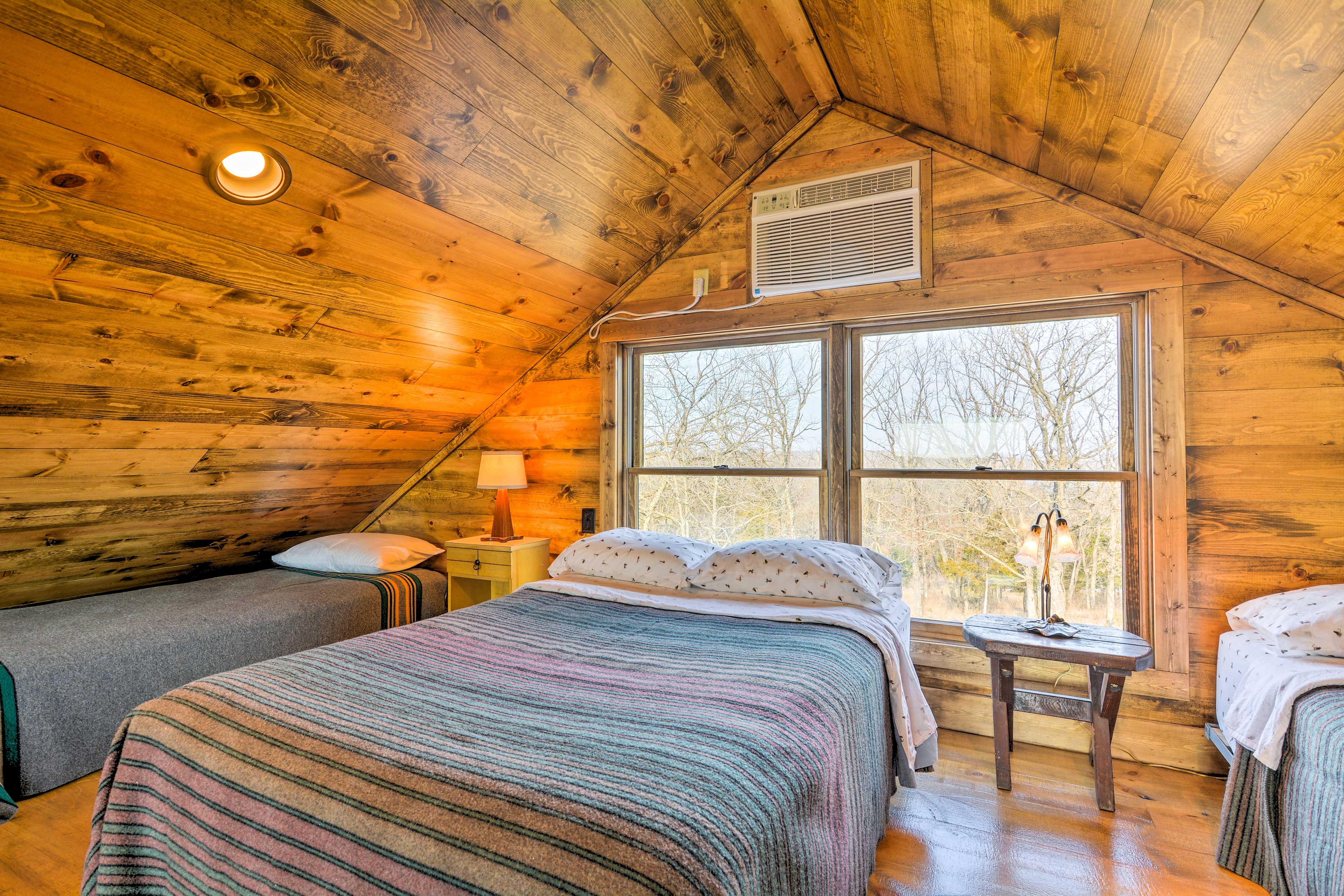 Loft | 2 Full Beds