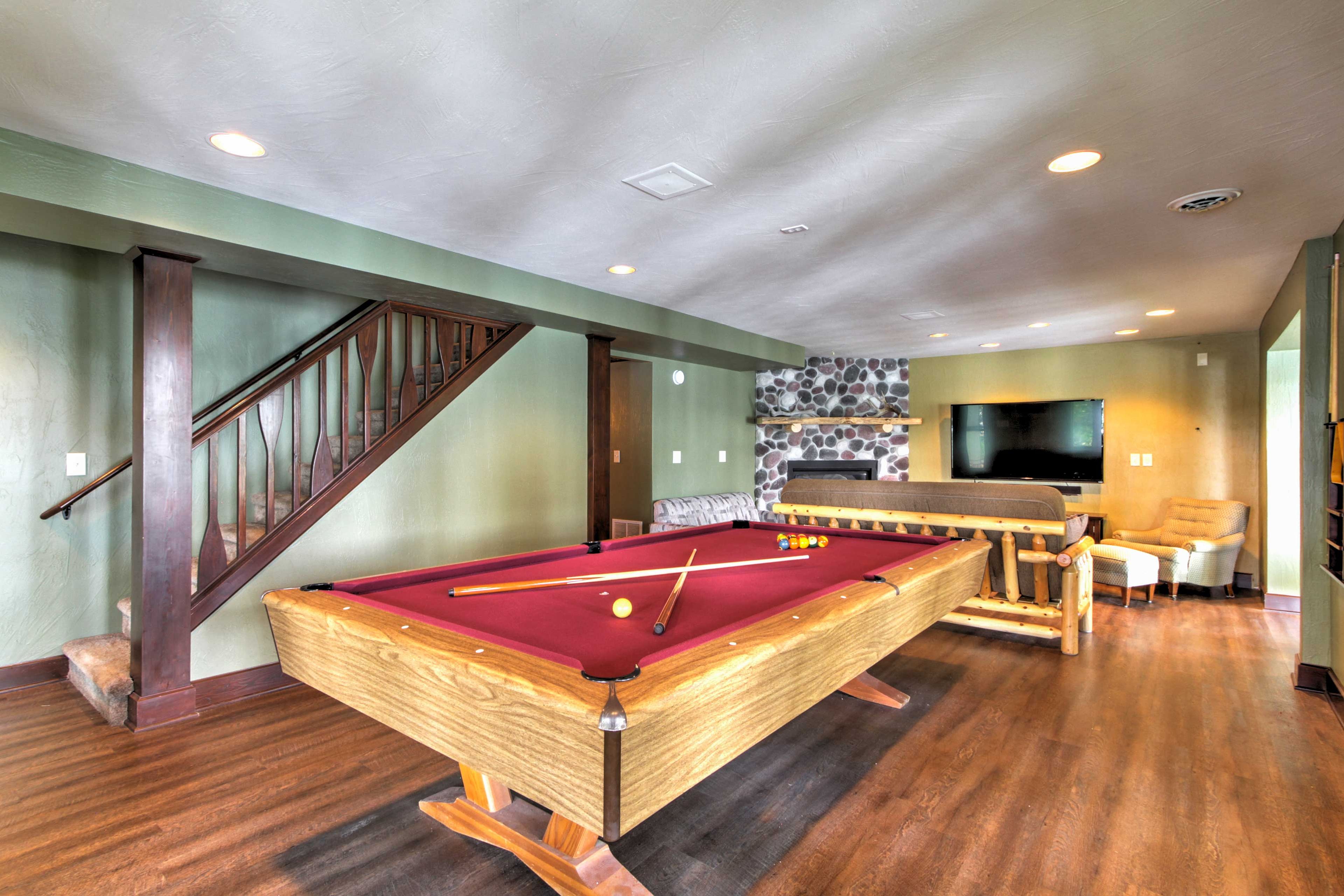 Family Room | Pool Table | Dartboard | DVD Player