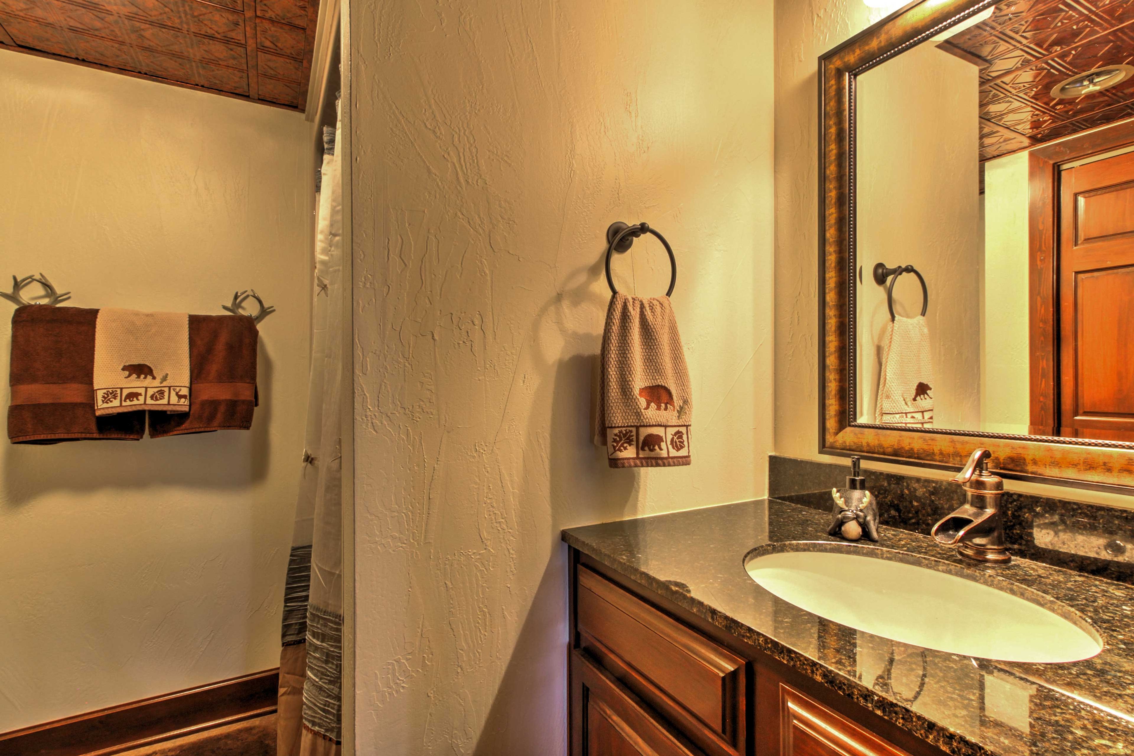 Full Bathroom | Linens & Towels