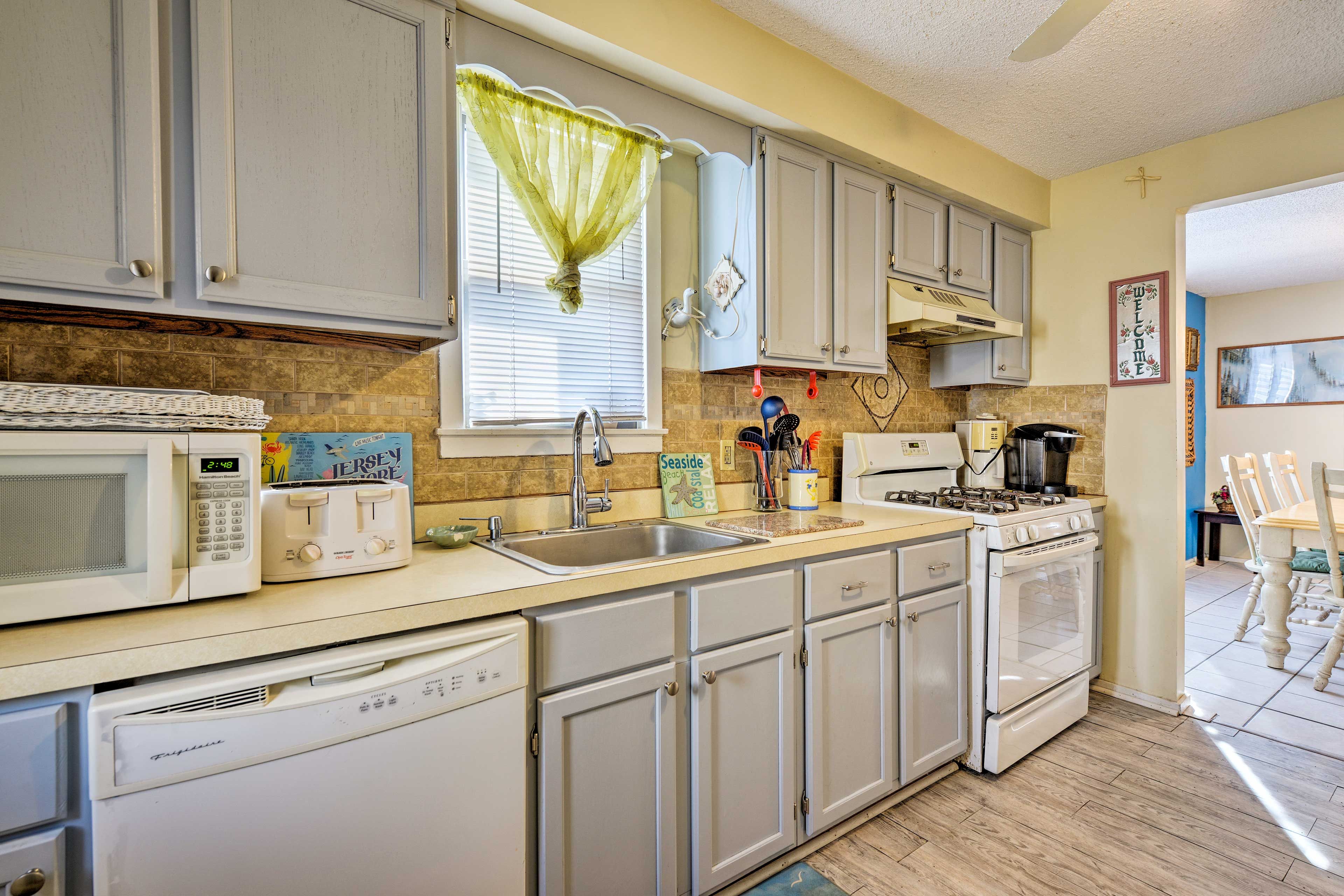 This kitchen has every necessary appliance.