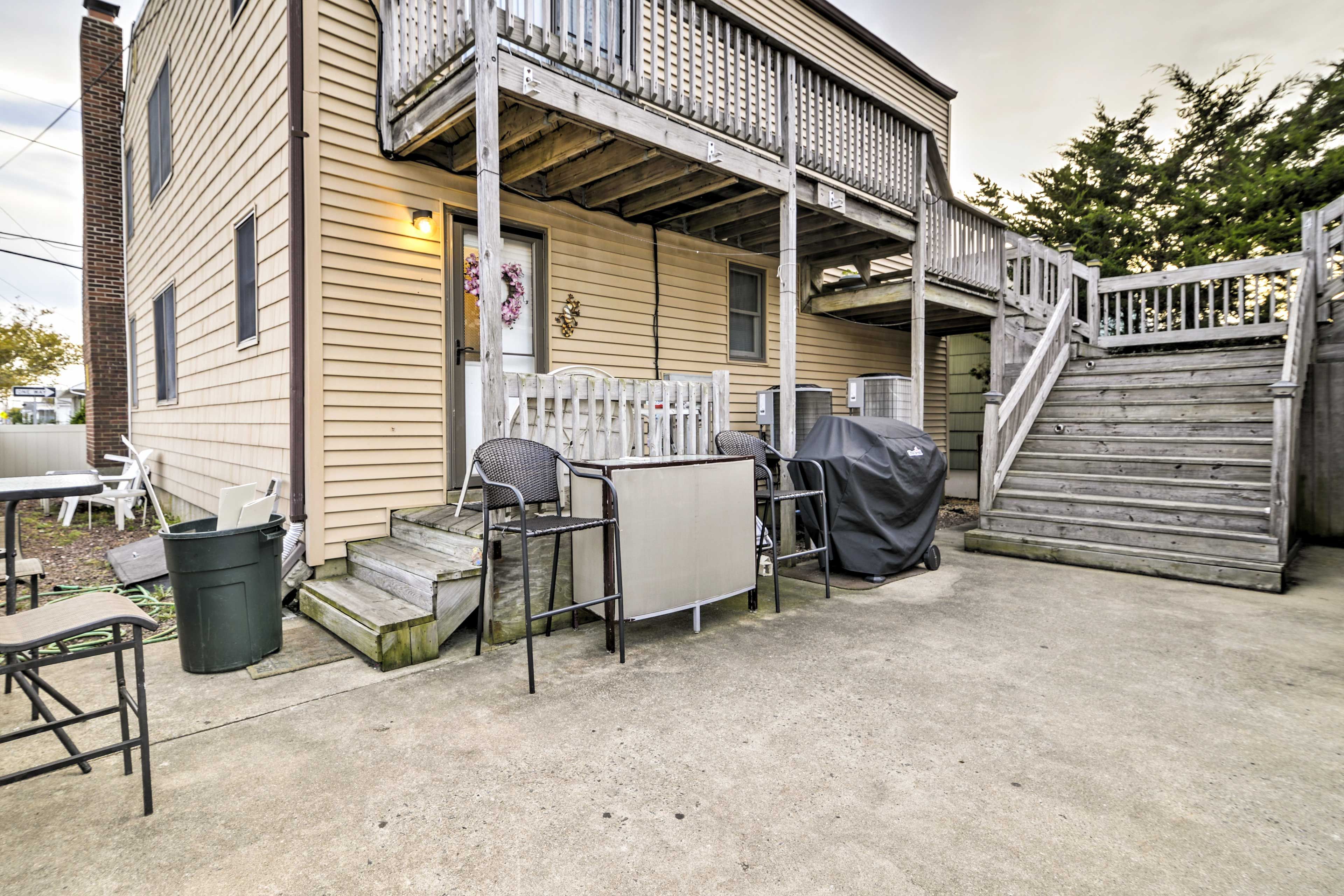 There are 3 bedrooms, 1.5 bathrooms, and space for 8 guests!