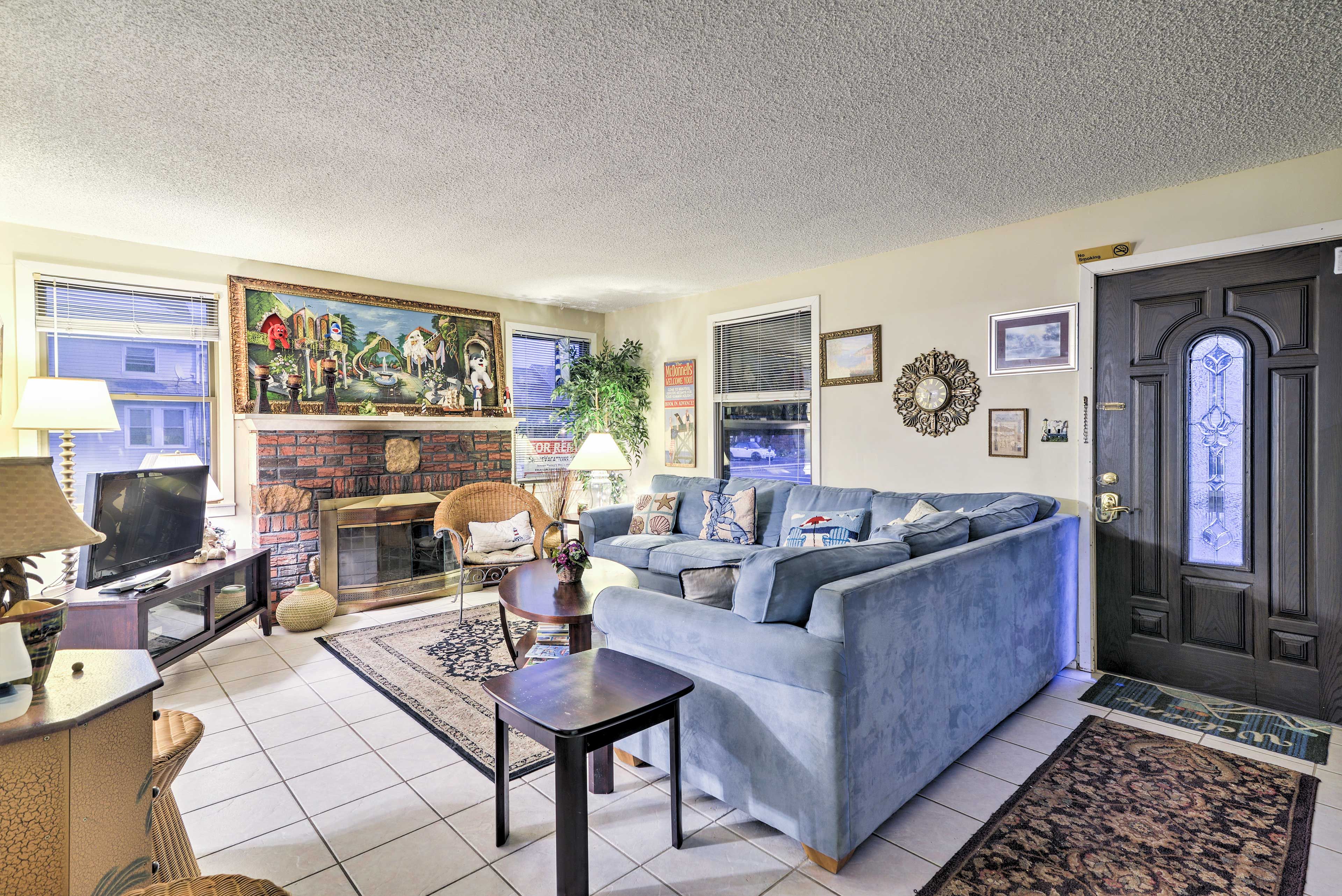 Step inside this nautical abode and make yourself at home.
