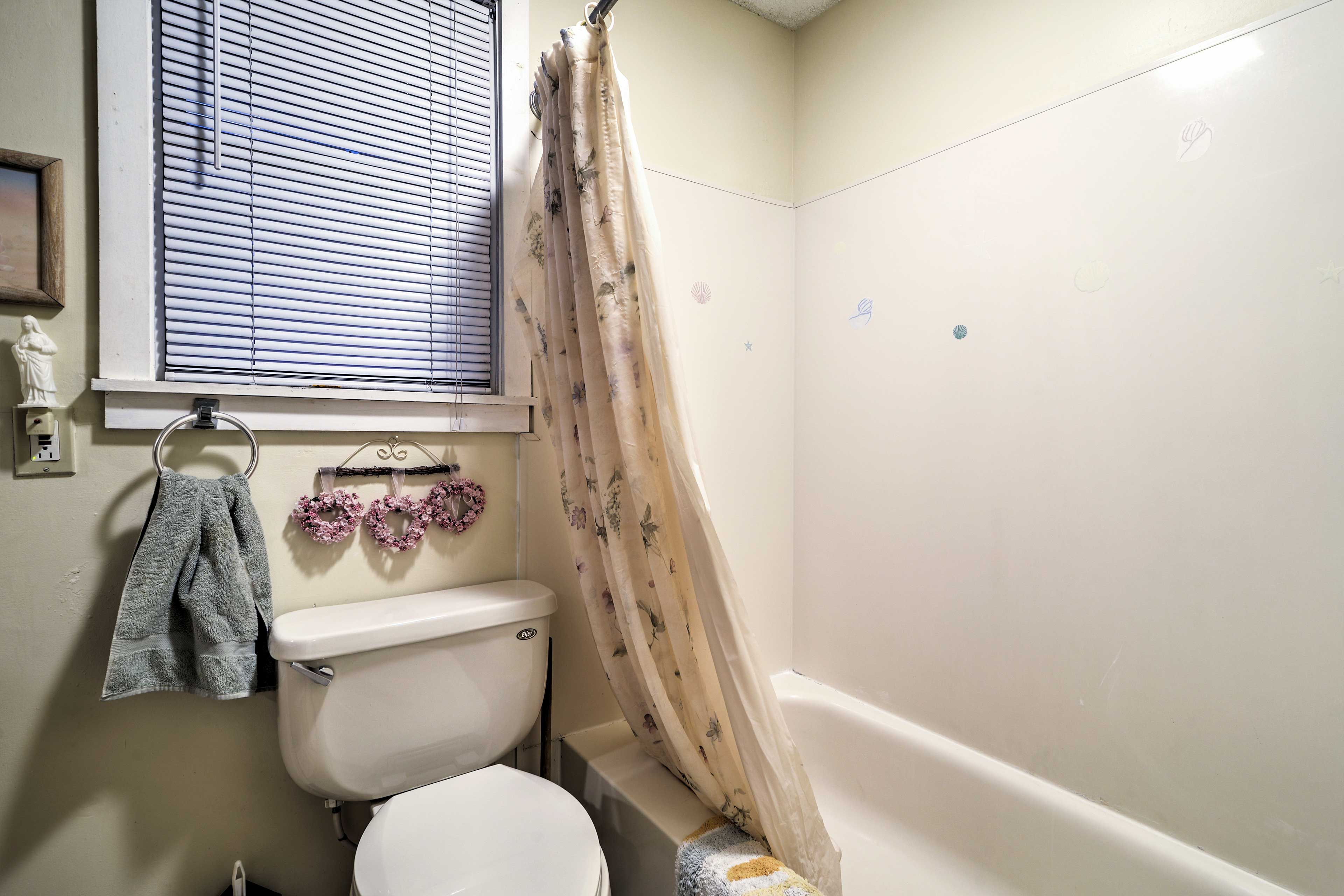 Rinse off in the shower/tub combo.