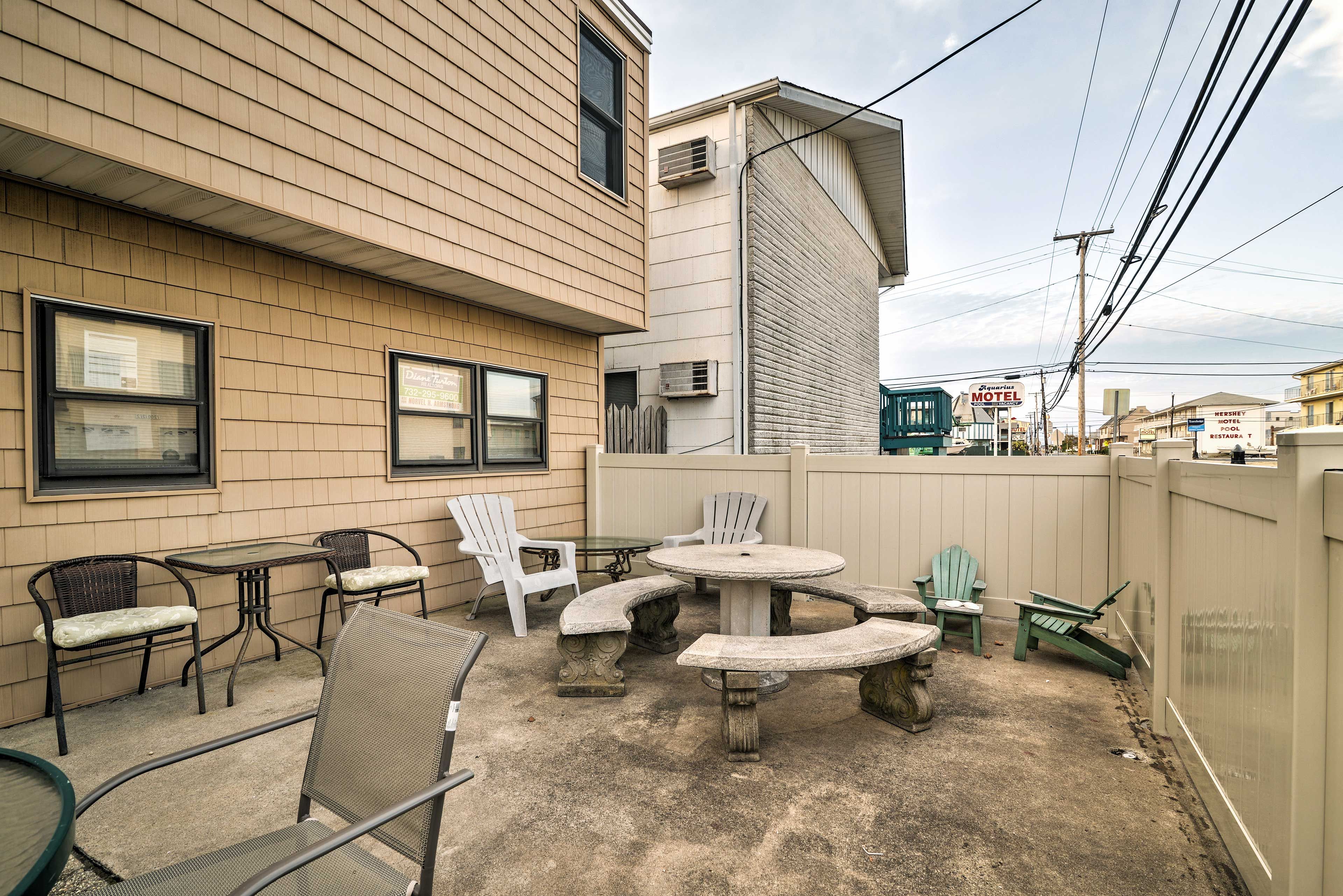 Ample outdoor furniture seats every guest comfortably.