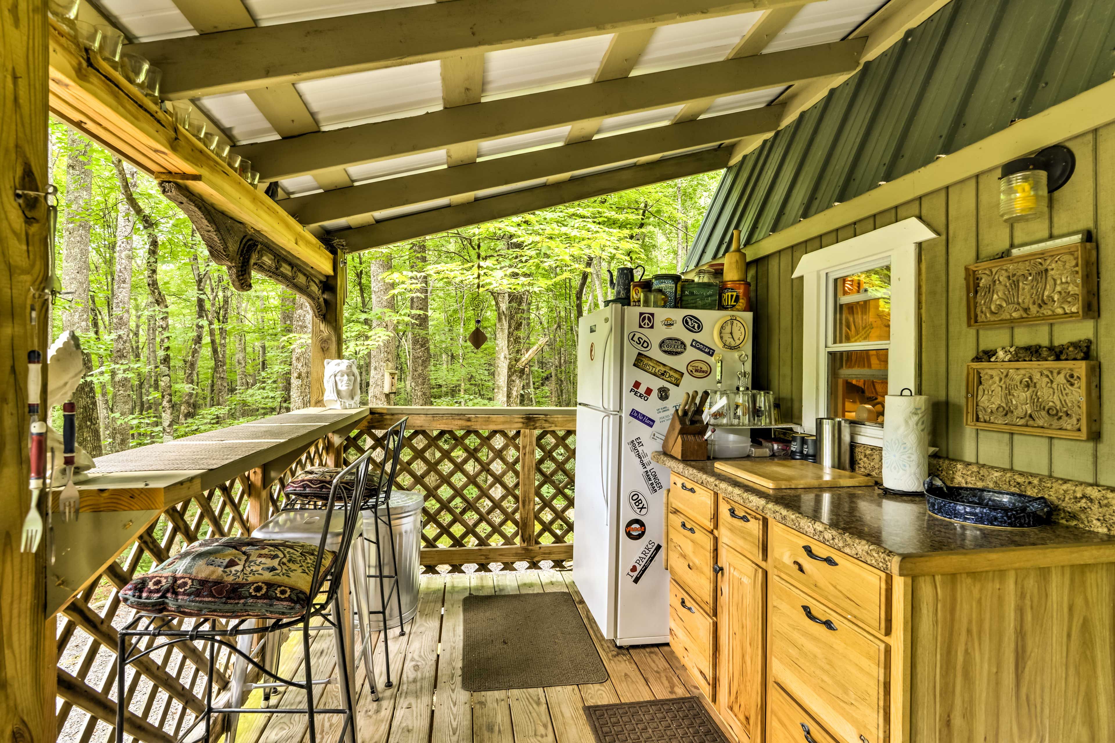 Private Deck | Outdoor Kitchenette