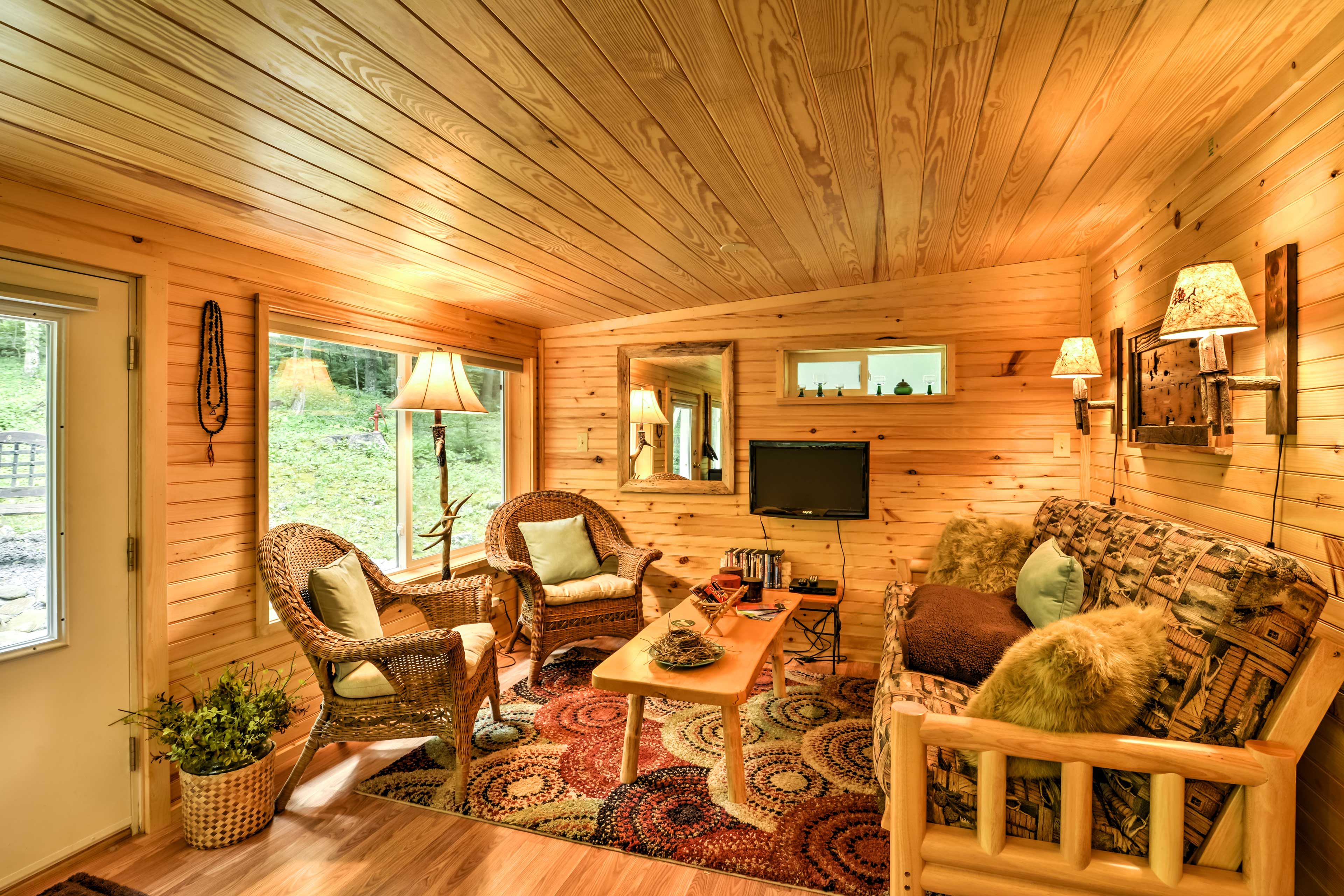 Main Cabin | Living Room | TVs | Board Games | Books | DVD Player