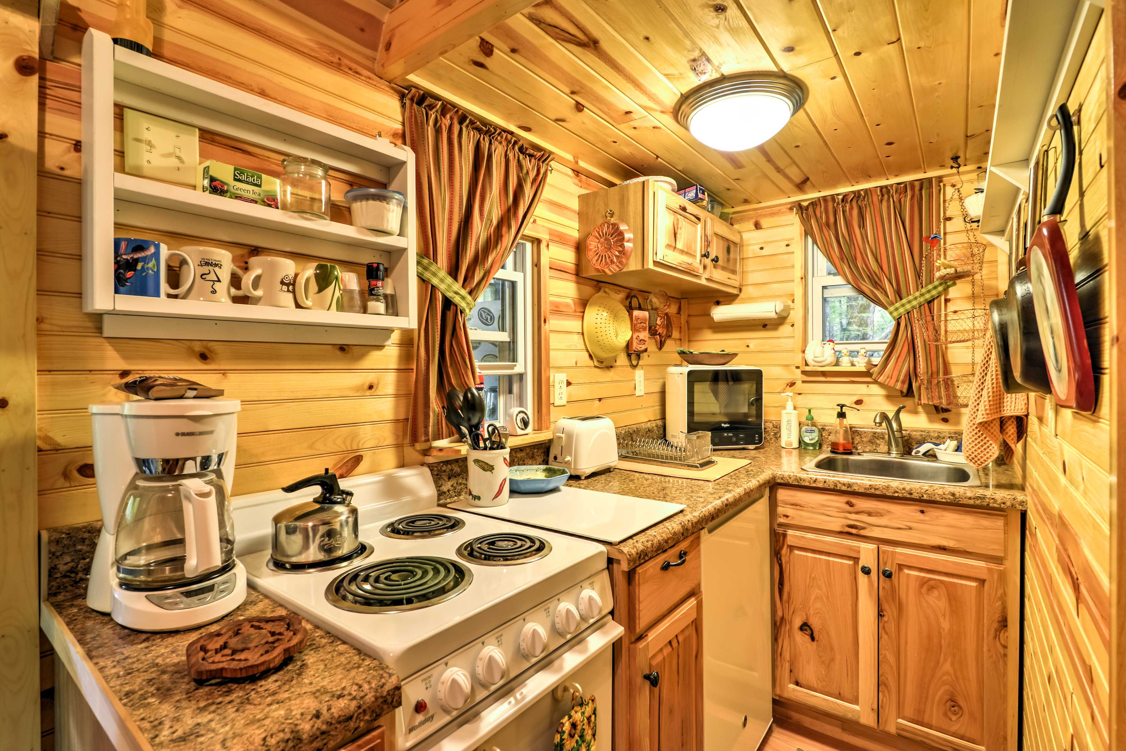 Kitchen | Cooking Basics | Coffee Maker | Paper Towels/Trash Bags Provided