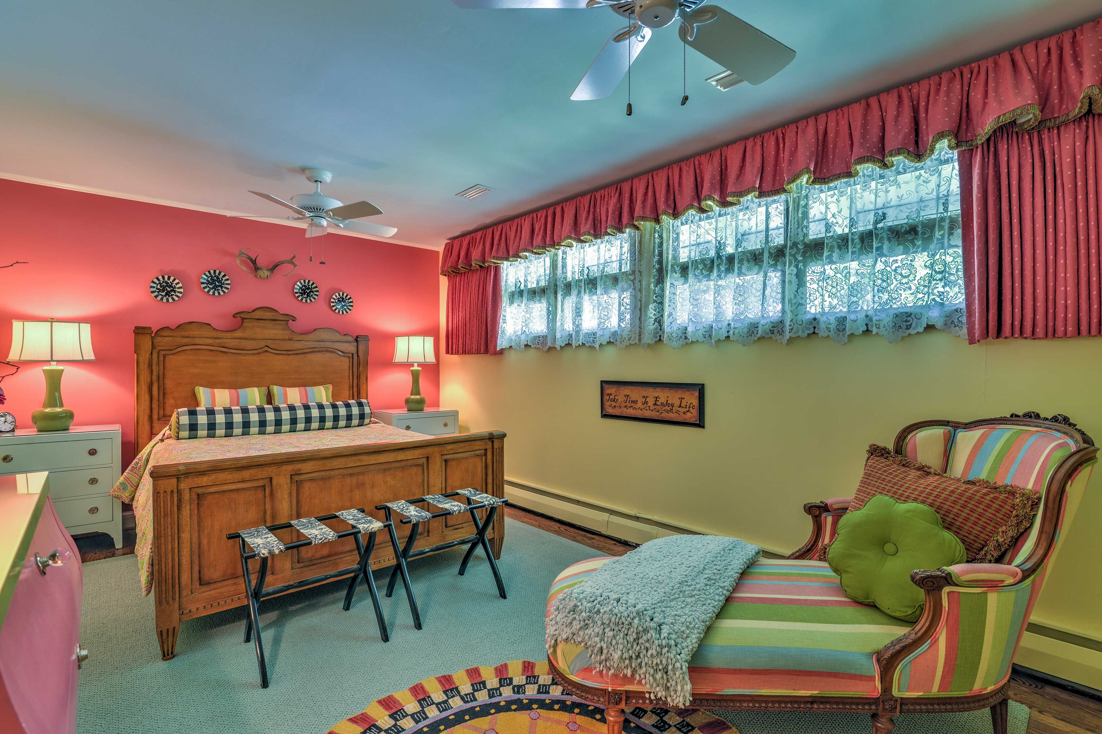 Bedroom 1 | Queen Bed | Linens Provided