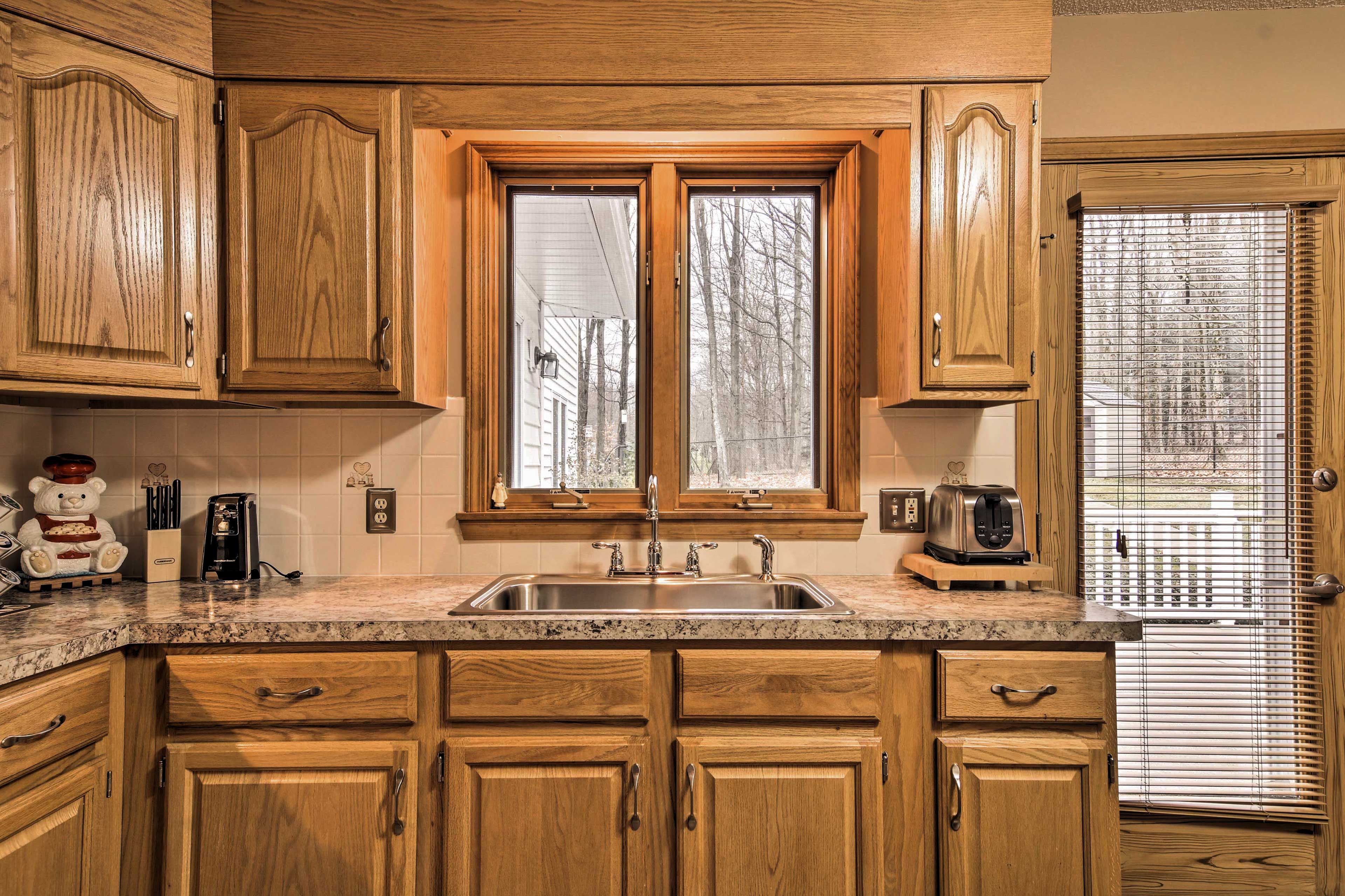 Fully Equipped Kitchen | Pots & Pans